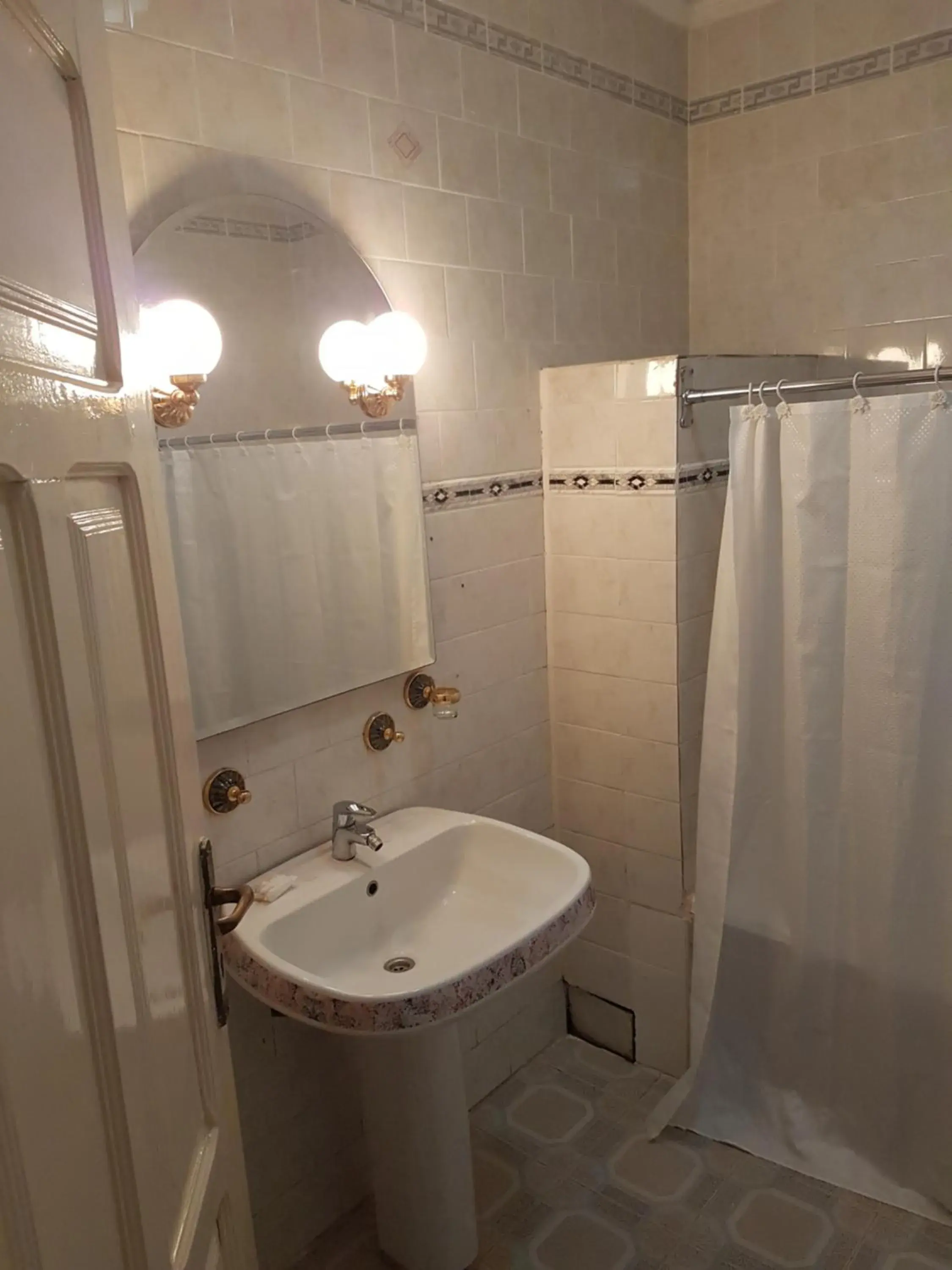 Suite (2 Adults) in Hill View Hotel West Airport Suite (2 Adults) in Hill View Hotel West Airport