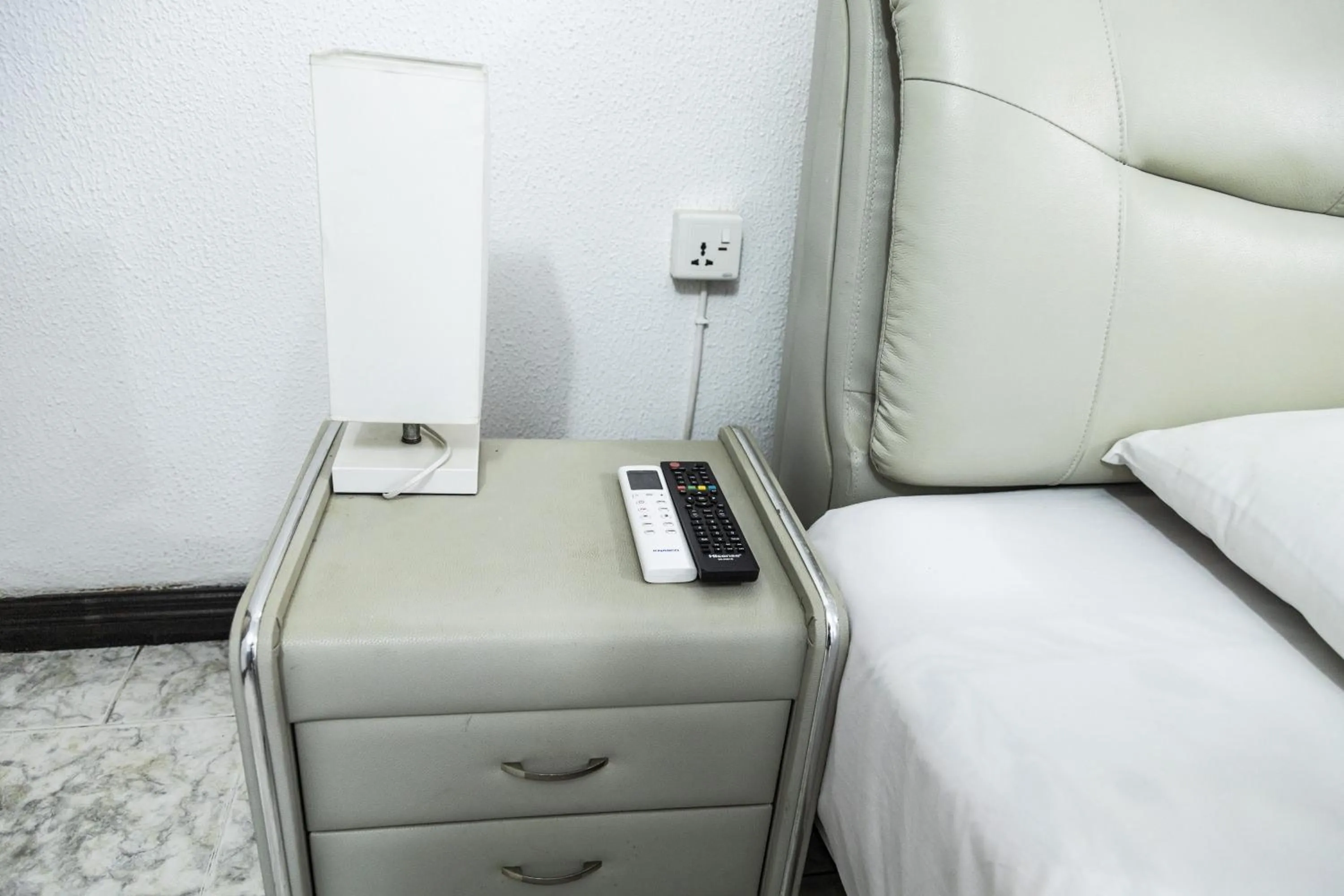 Bed in Hill View Hotel West Airport