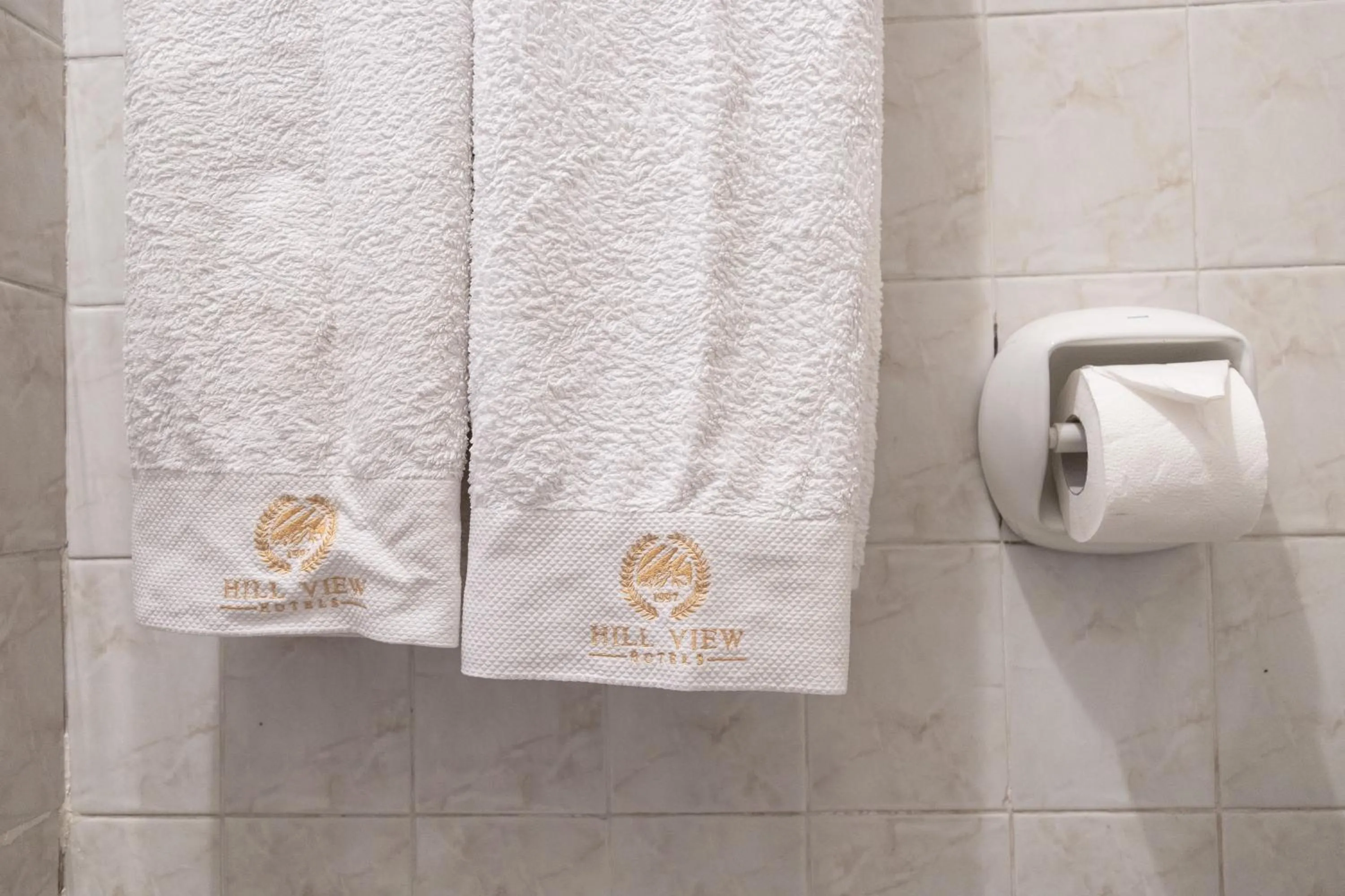 Hill View Hotel West Airport