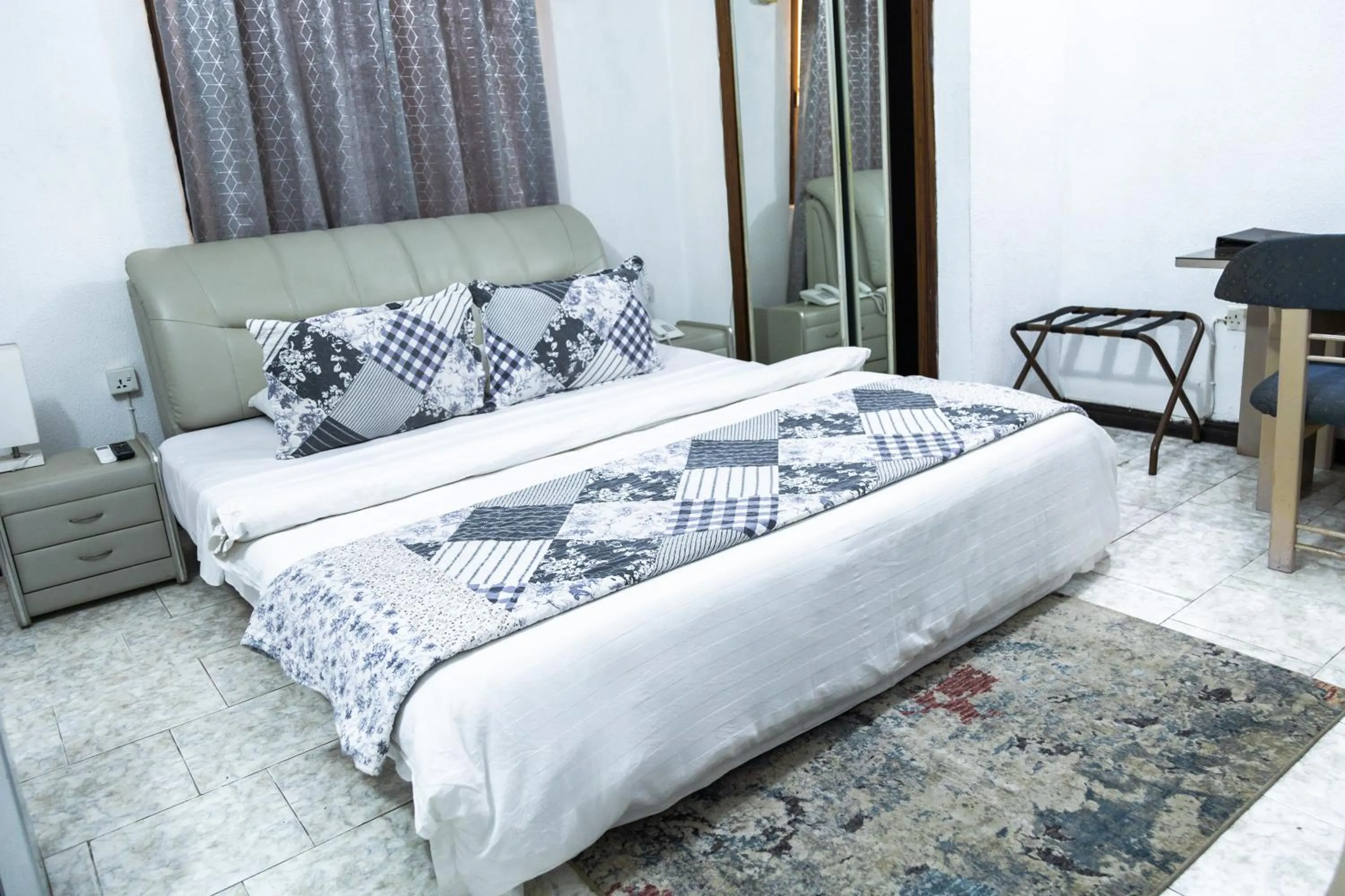 Bed in Hill View Hotel West Airport