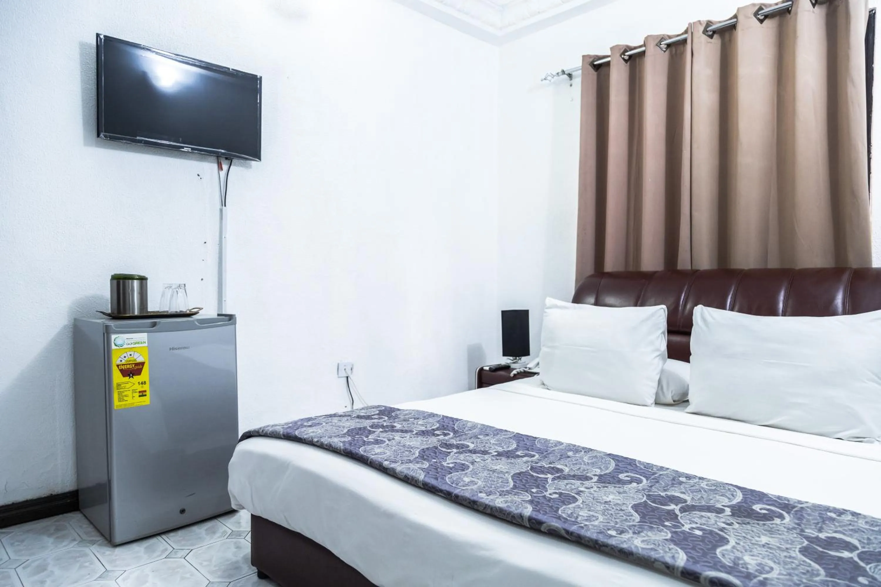 Bed in Hill View Hotel West Airport