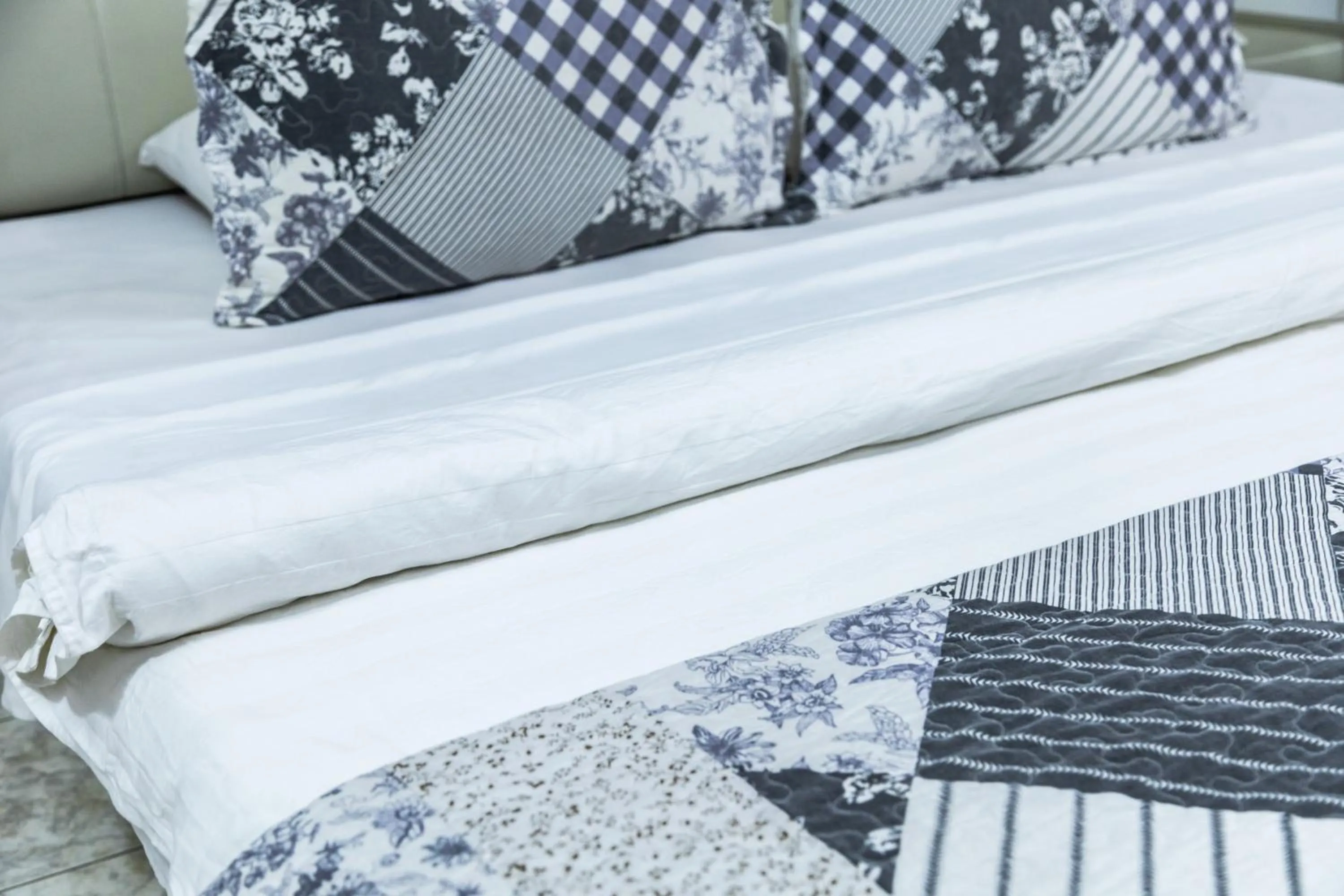 Bed in Hill View Hotel West Airport