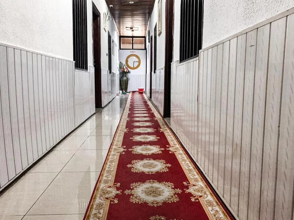 Hill View Hotel West Airport