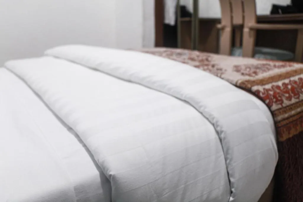 Bed in Hill View Hotel West Airport