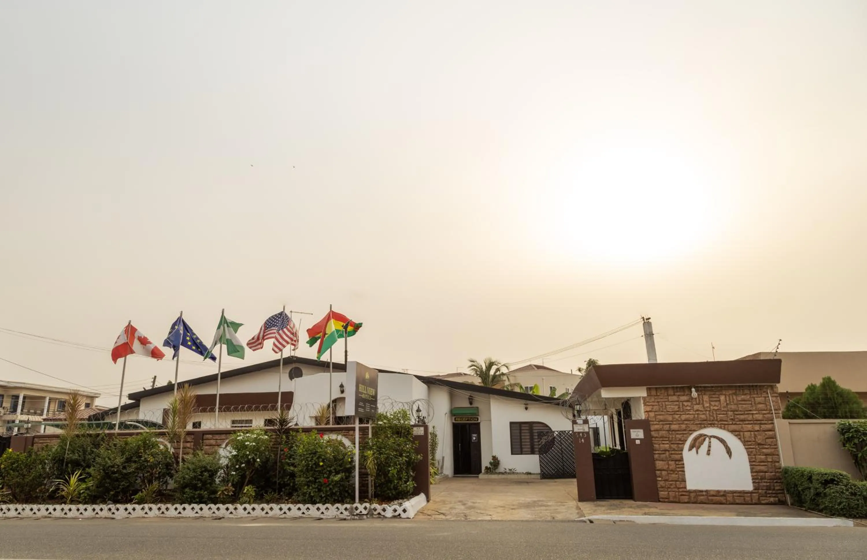 Hill View Hotel West Airport