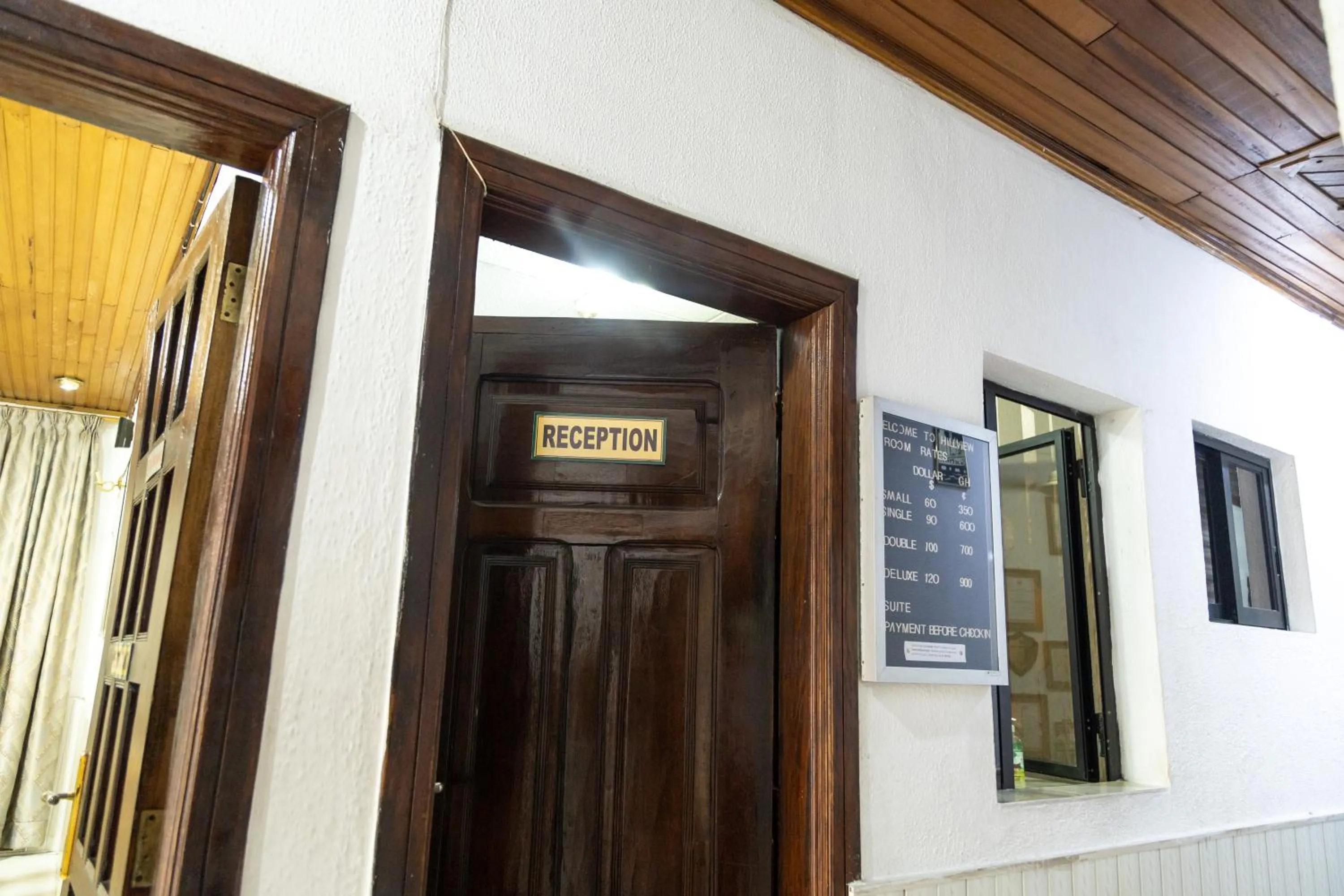 Hill View Hotel West Airport