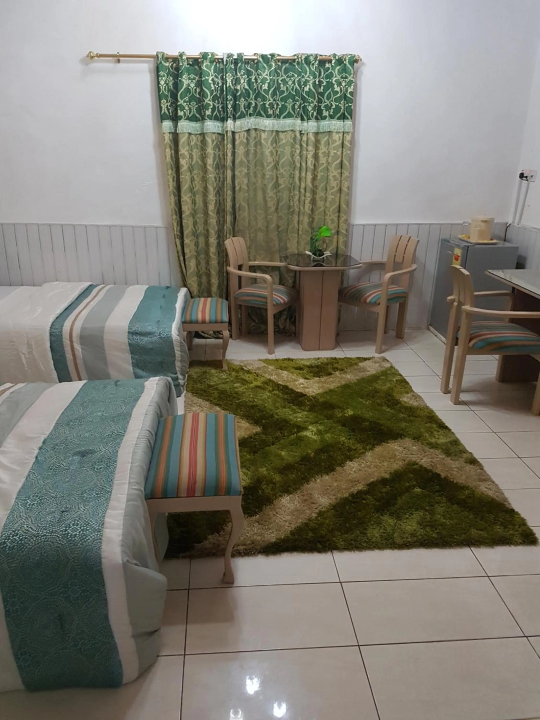 Seating area, Bed in Hill View Hotel West Airport