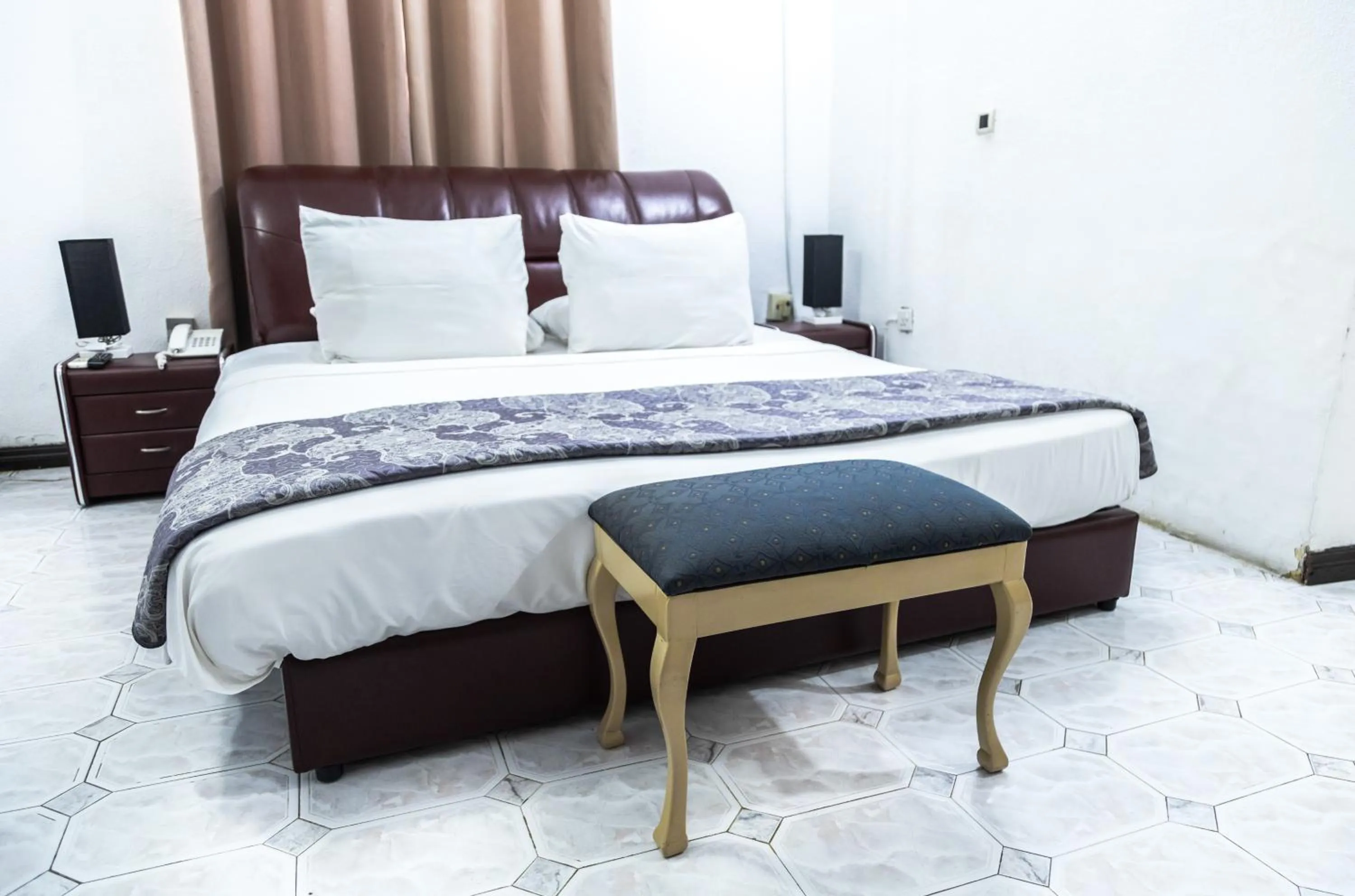 Bed in Hill View Hotel West Airport