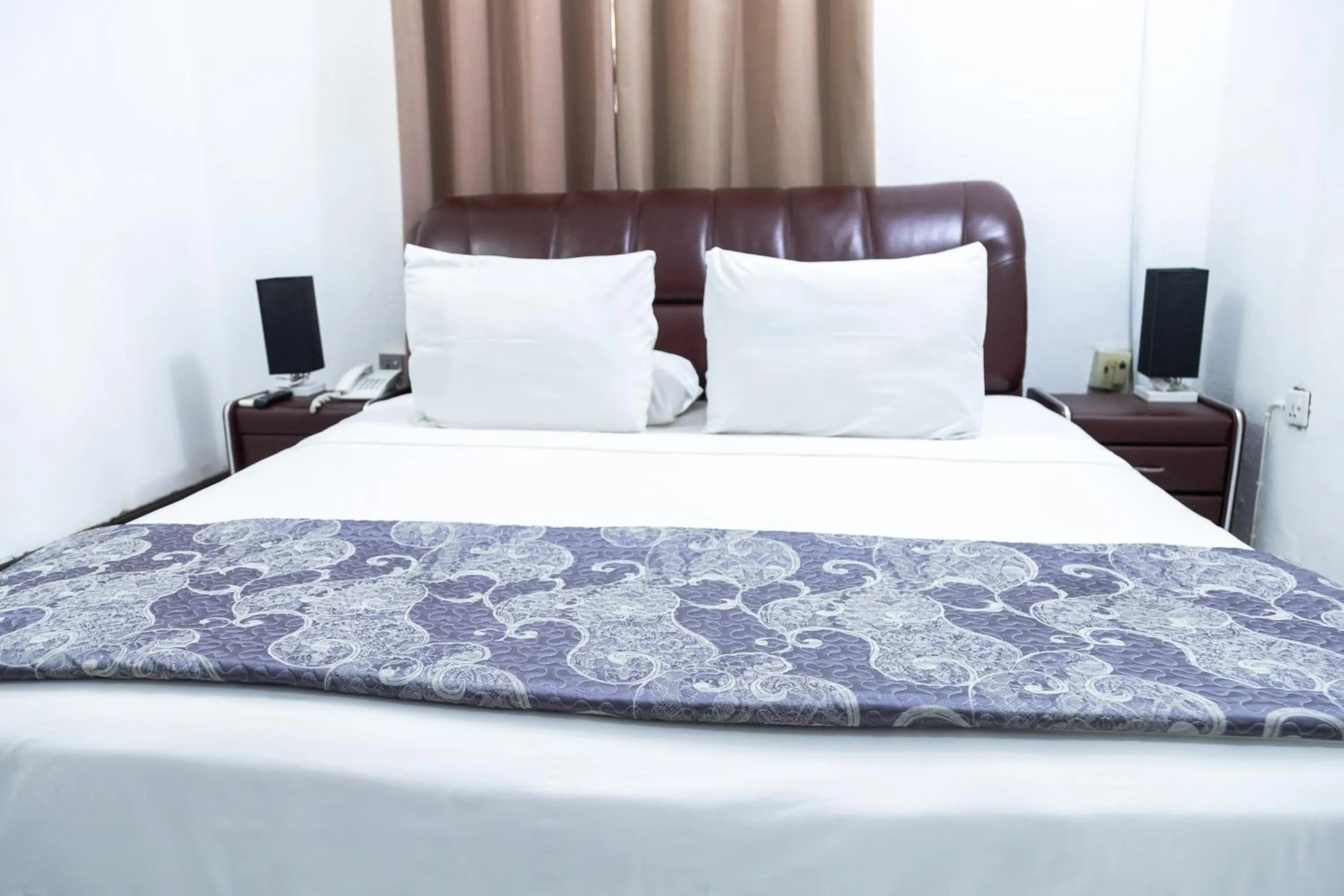 Bed in Hill View Hotel West Airport