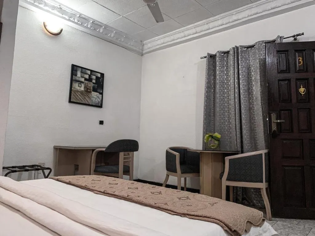 Bed in Hill View Hotel West Airport