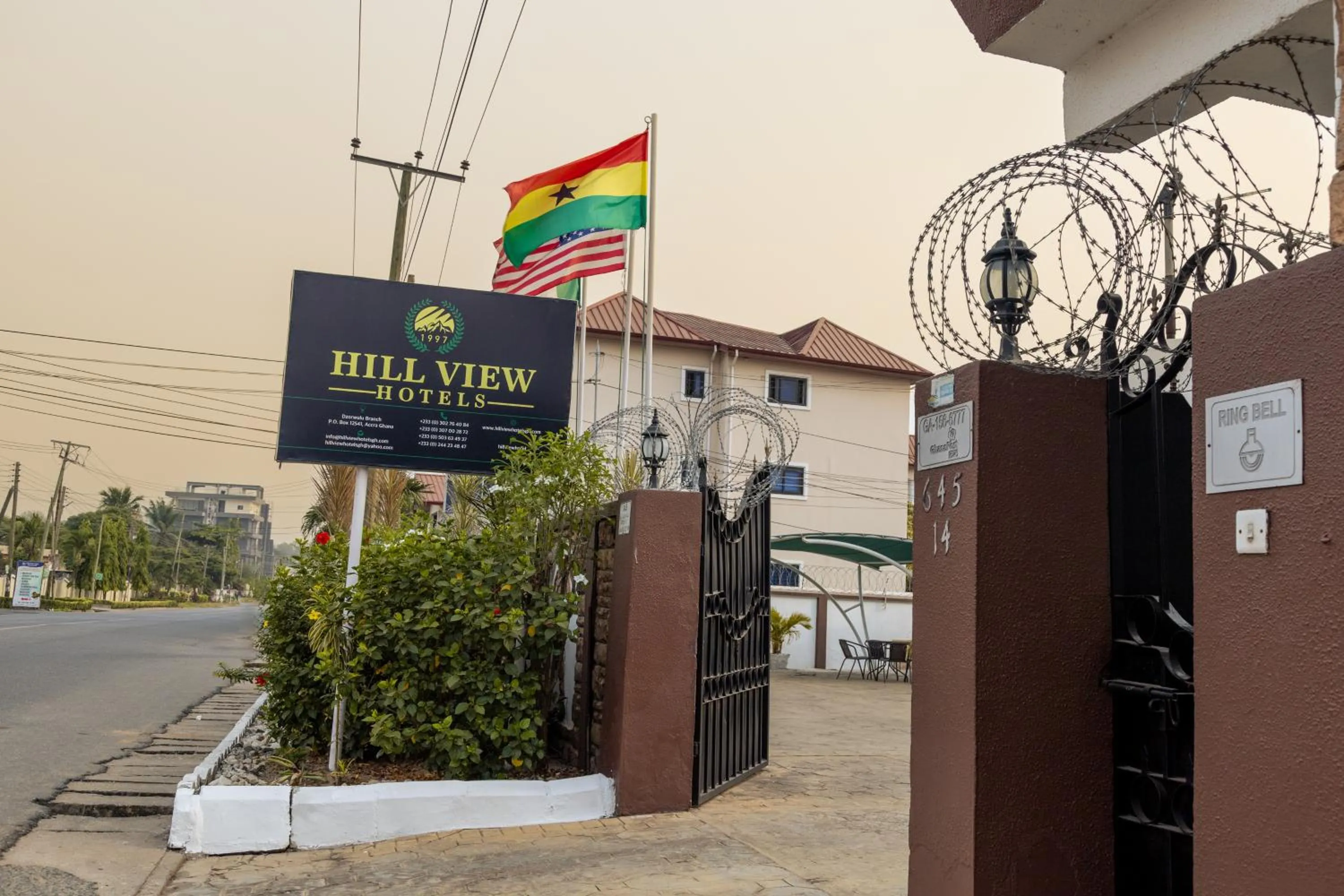 Hill View Hotel West Airport