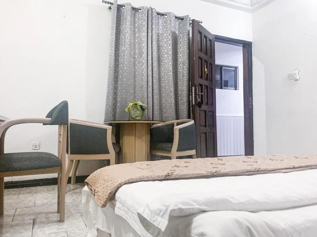 Bed in Hill View Hotel West Airport