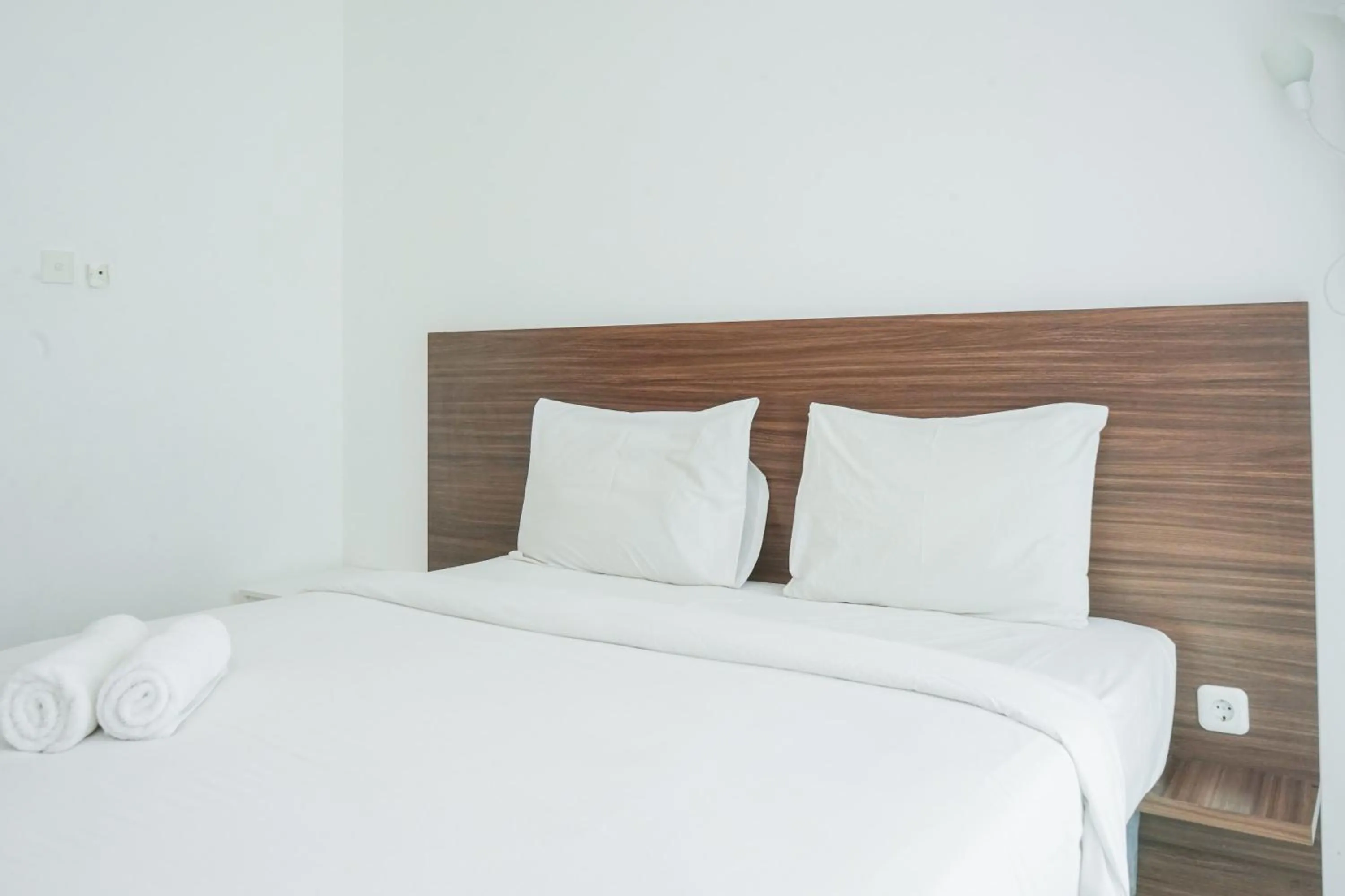 Bed in Modern Studio Apartment at Tree Park Cikokol By Travelio