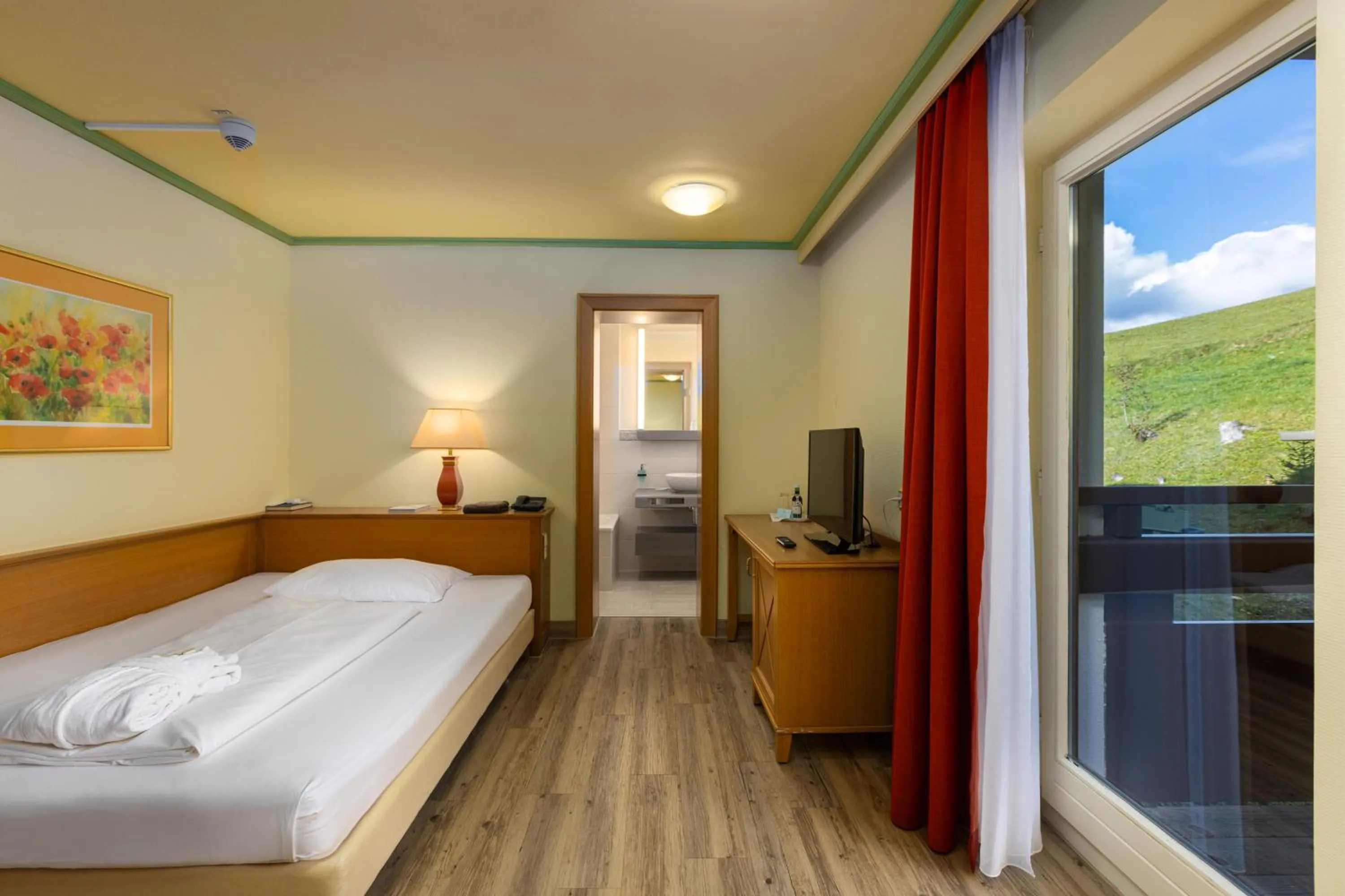 Bed in IFA Alpenhof Wildental Hotel Kleinwalsertal Adults only