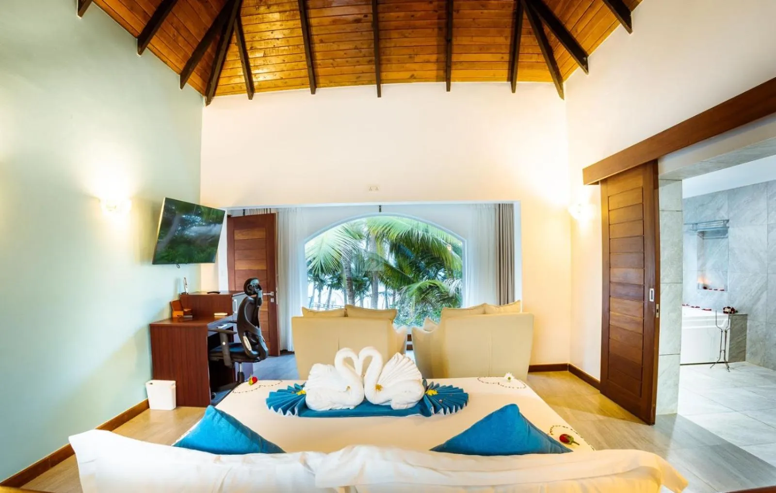 Bed in Searenity Beach Villa