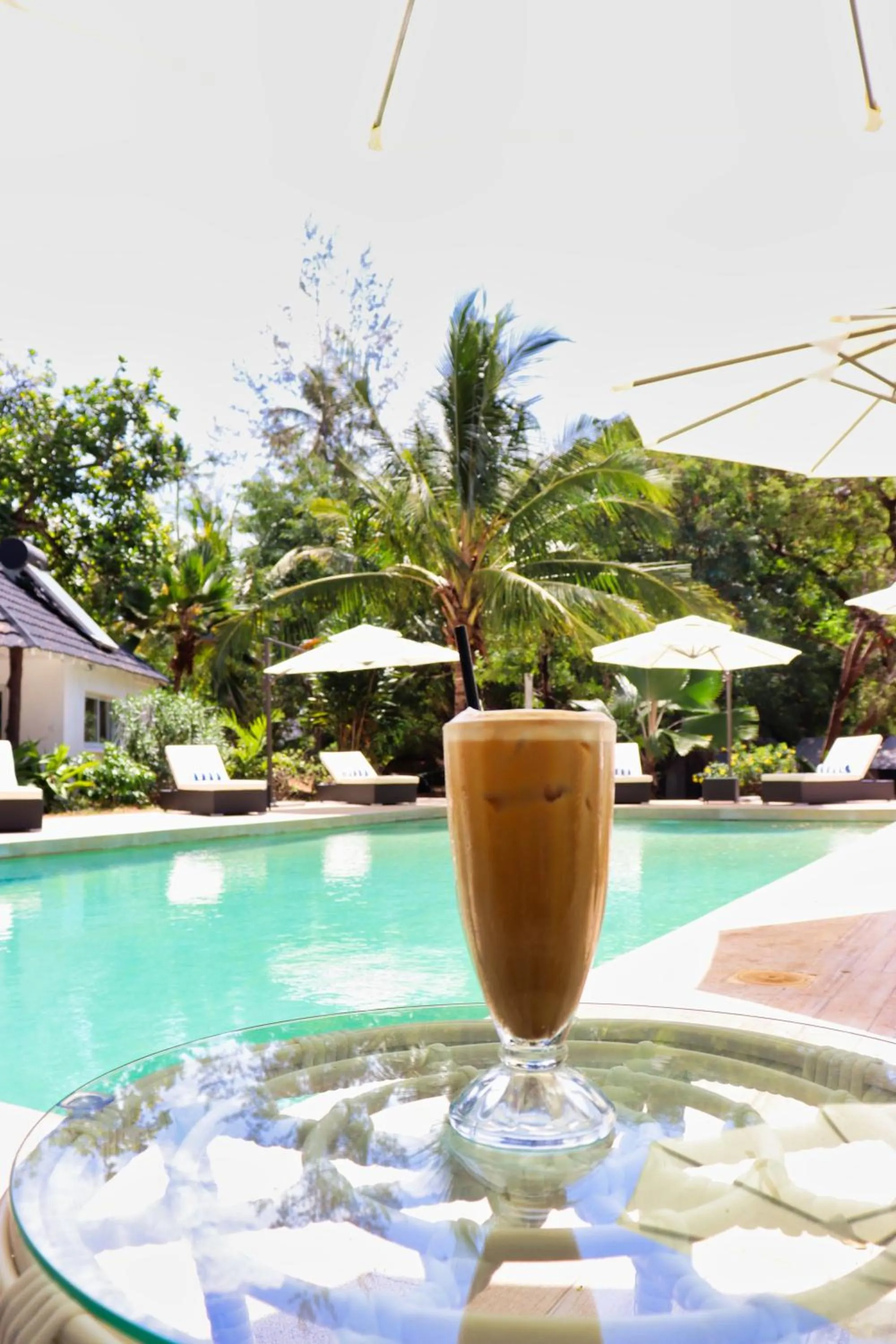 Swimming pool in Searenity Beach Villa