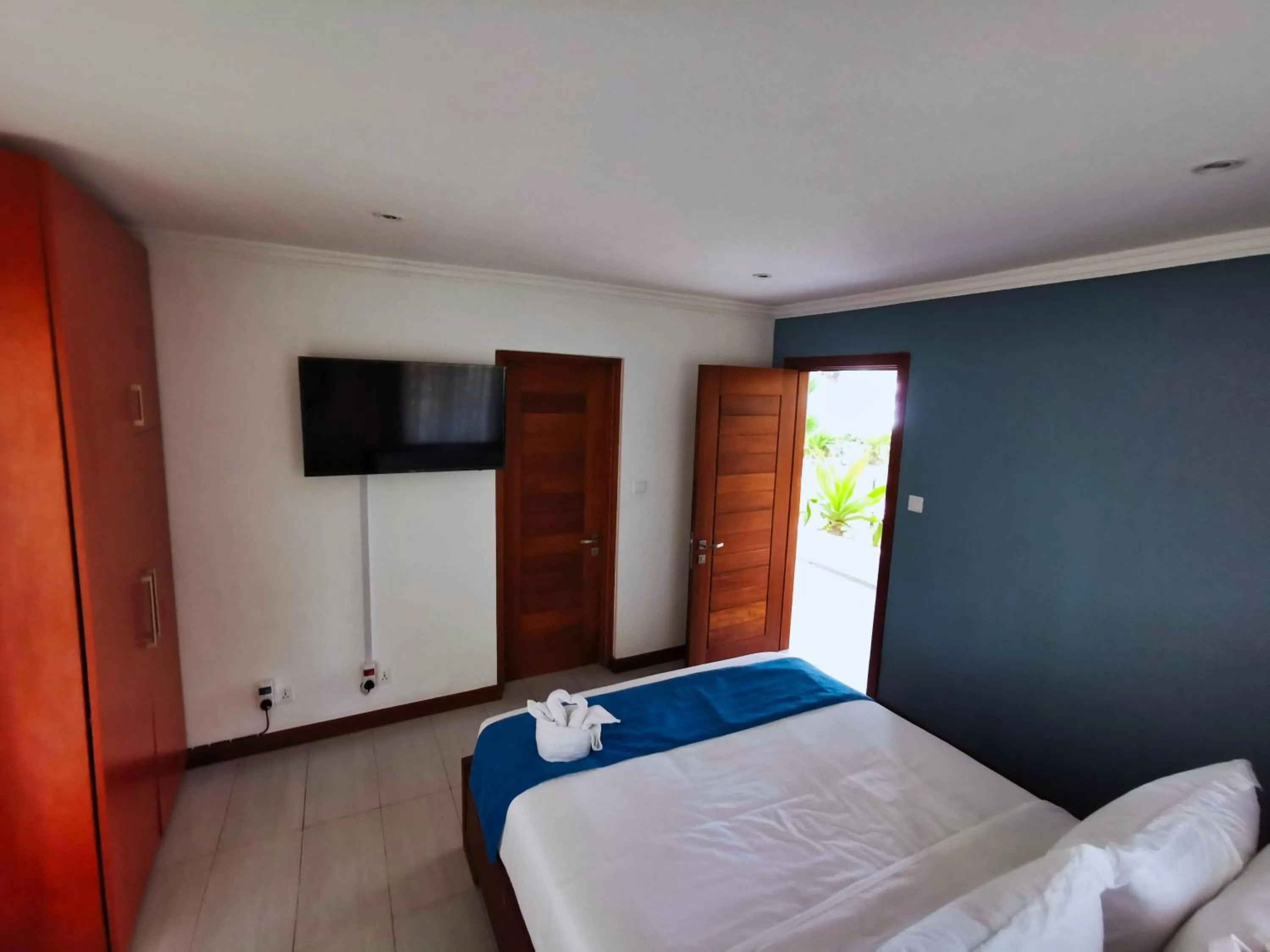 Bed in Searenity Beach Villa