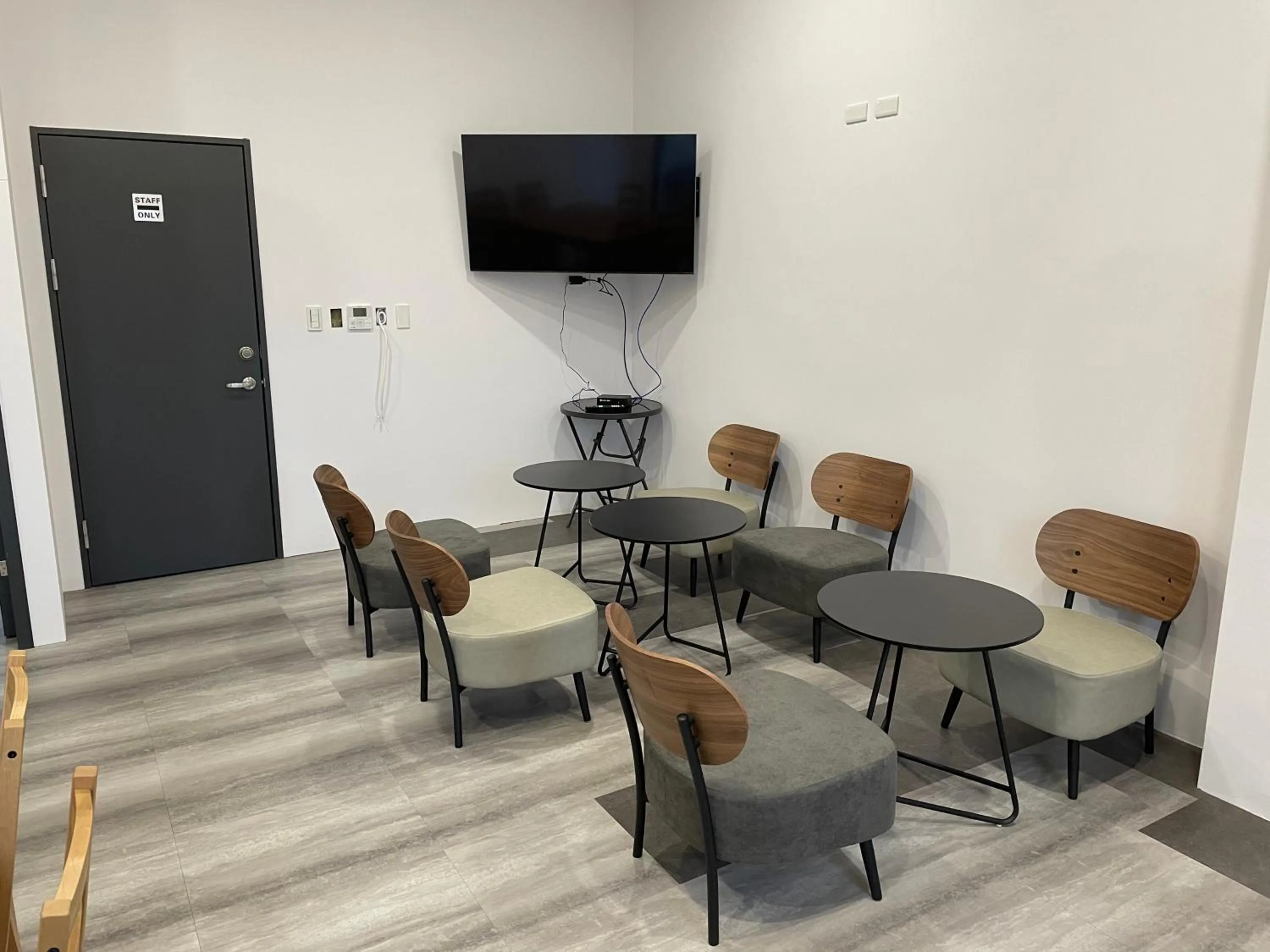 Communal lounge/ TV room in One Night Hostel