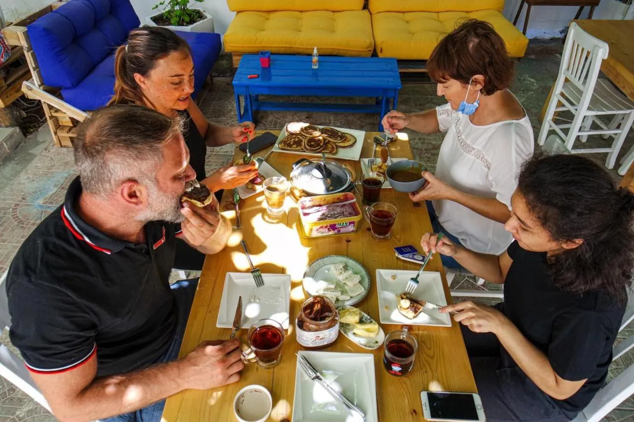 Restaurant/places to eat in merih butik hotel