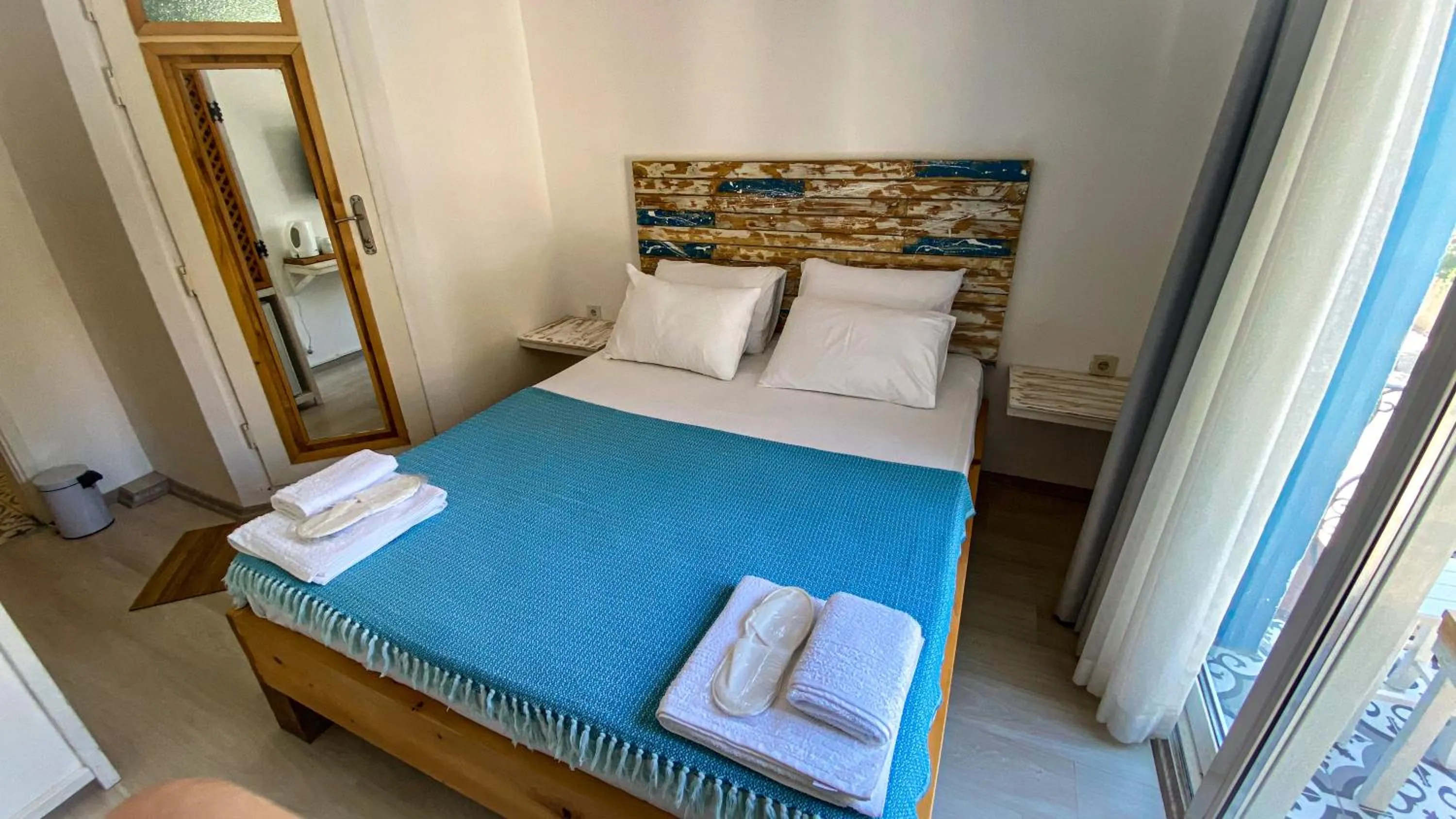 Photo of the whole room, Bed in merih butik hotel