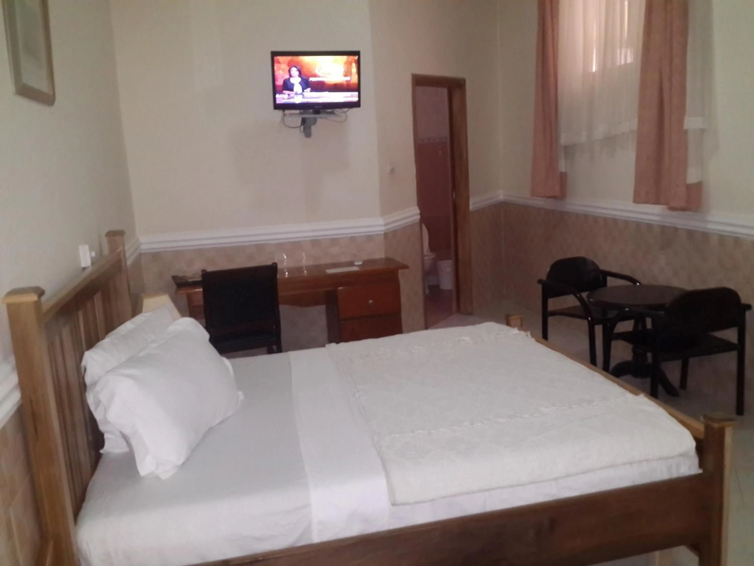 Photo of the whole room in Royal Cockpit Hotels