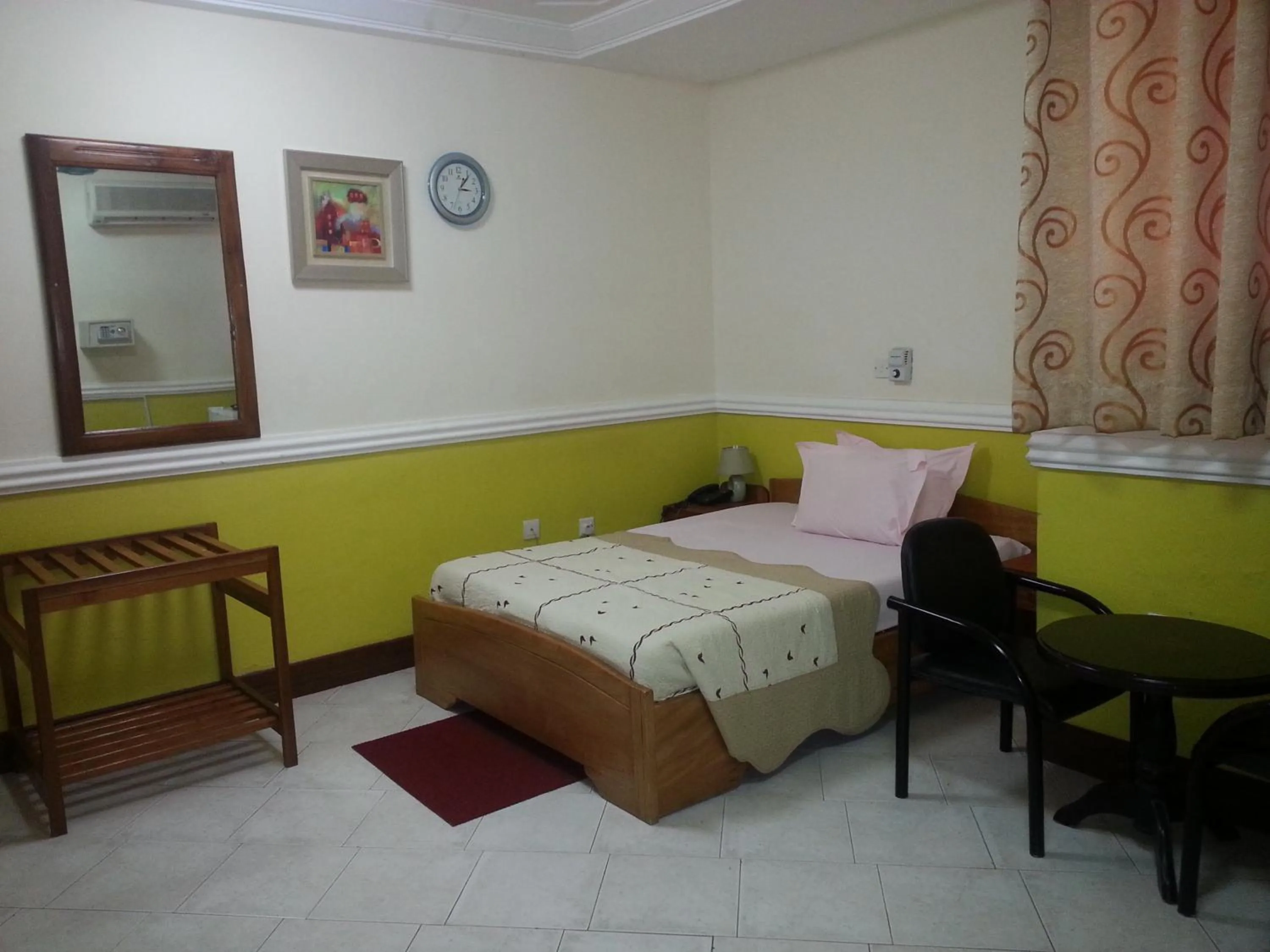 Photo of the whole room in Royal Cockpit Hotels