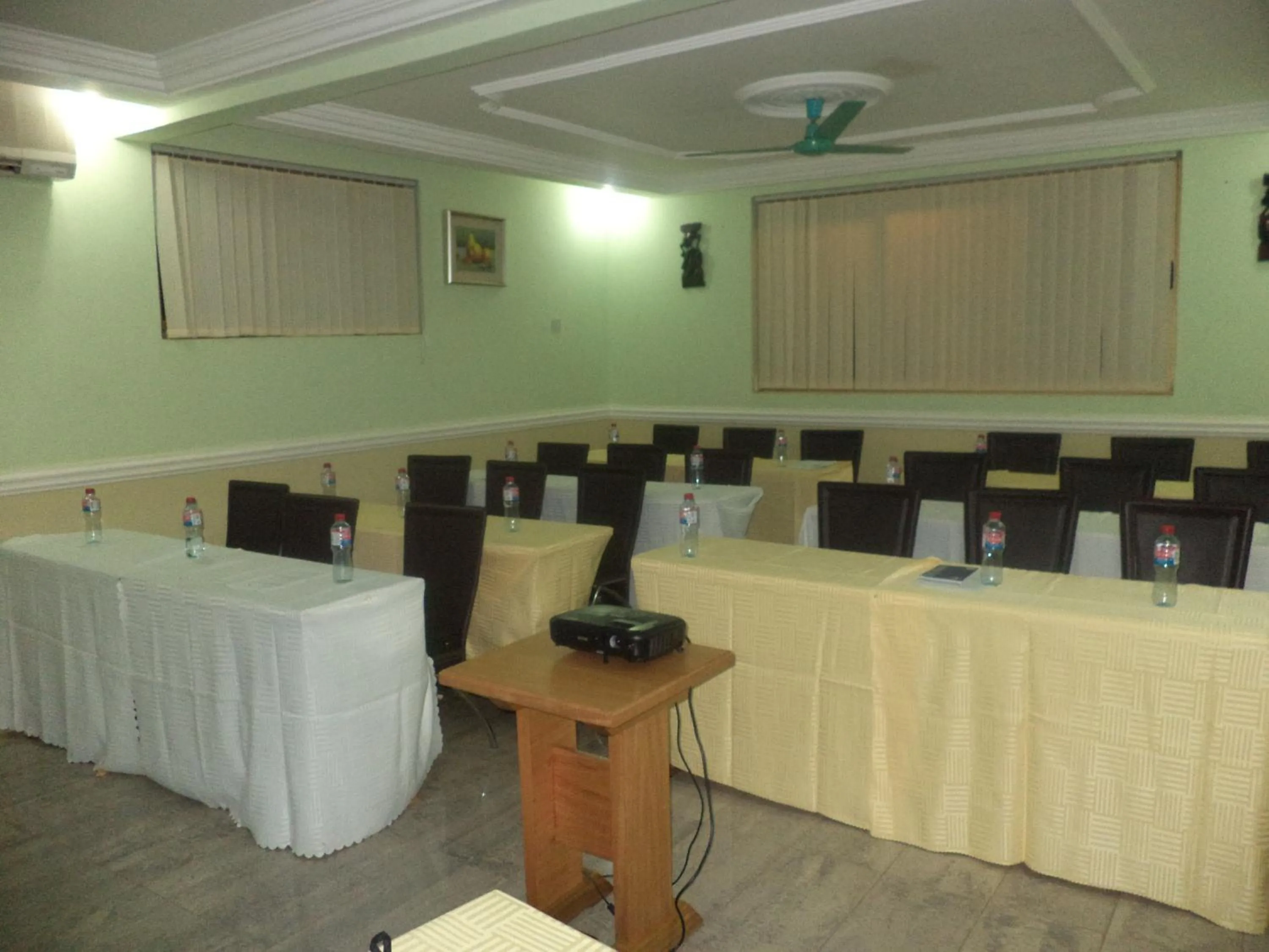 Business facilities in Royal Cockpit Hotels