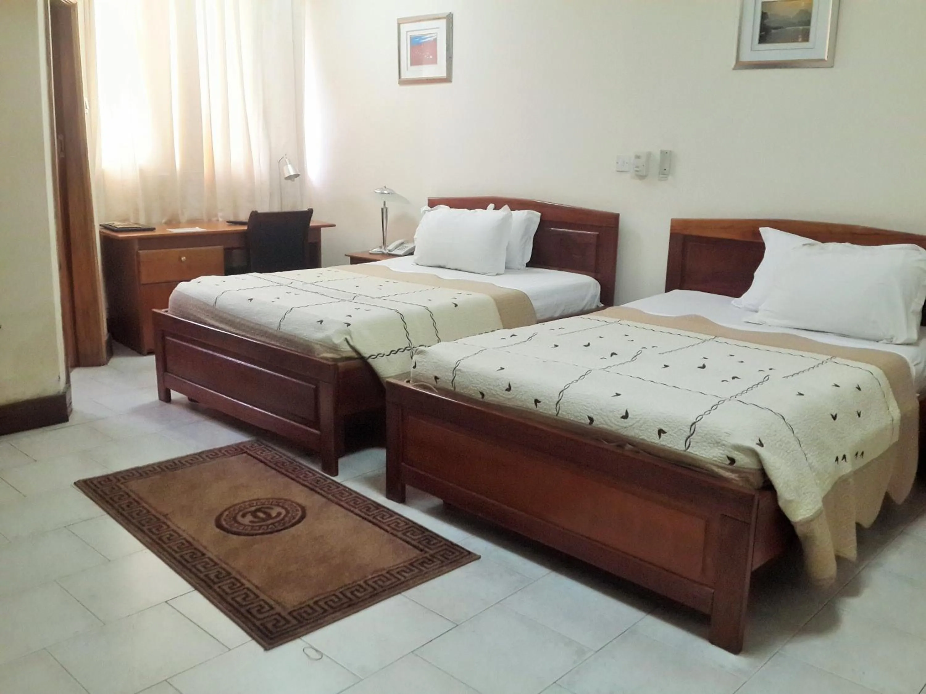 Photo of the whole room in Royal Cockpit Hotels