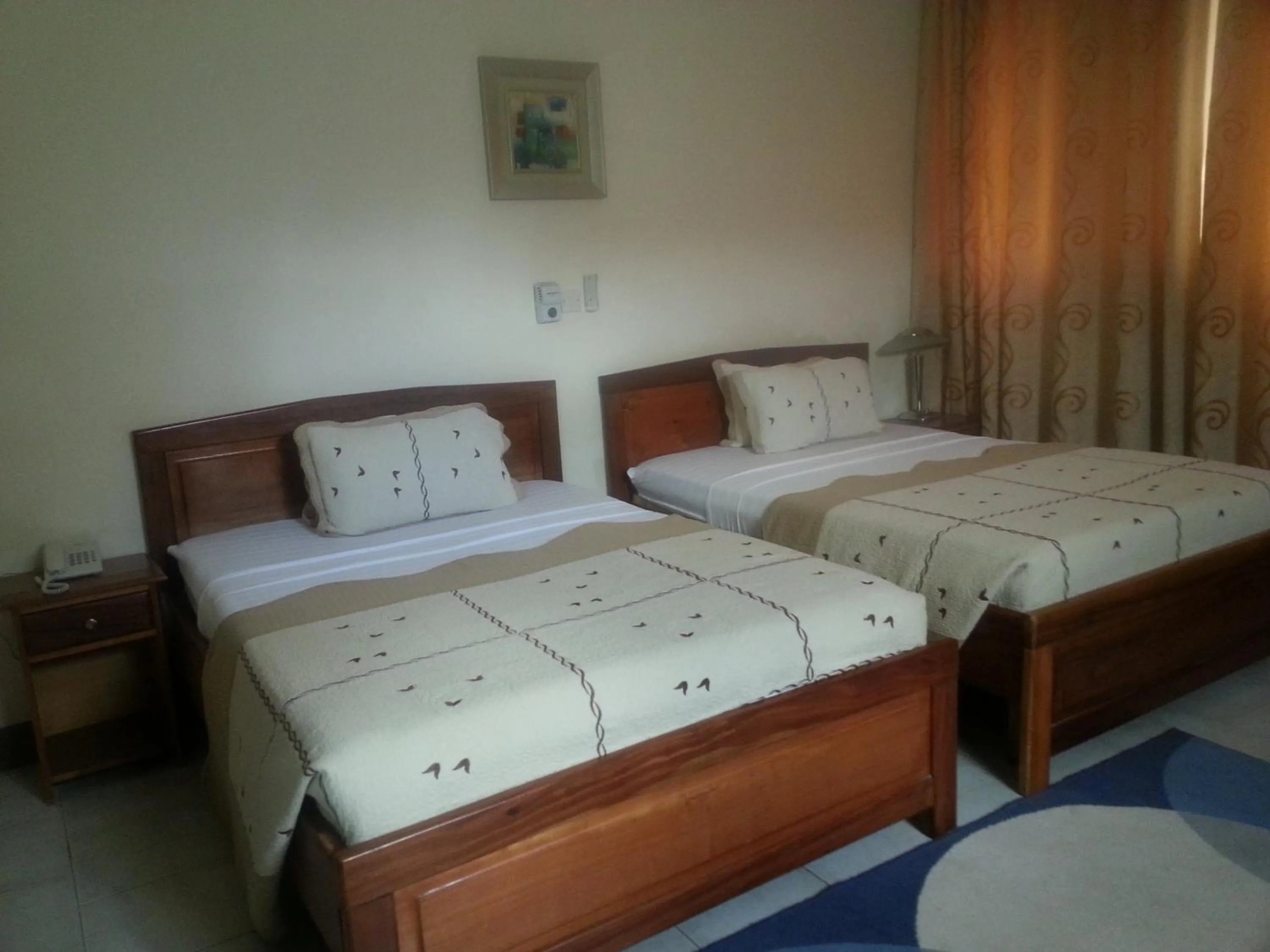 Photo of the whole room in Royal Cockpit Hotels