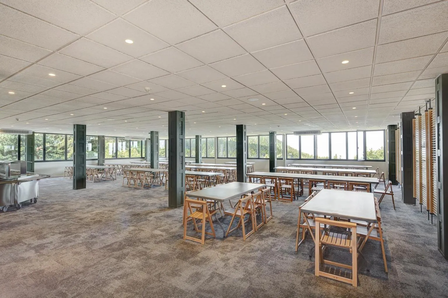 Restaurant/places to eat in Abrigall Hostel Masella