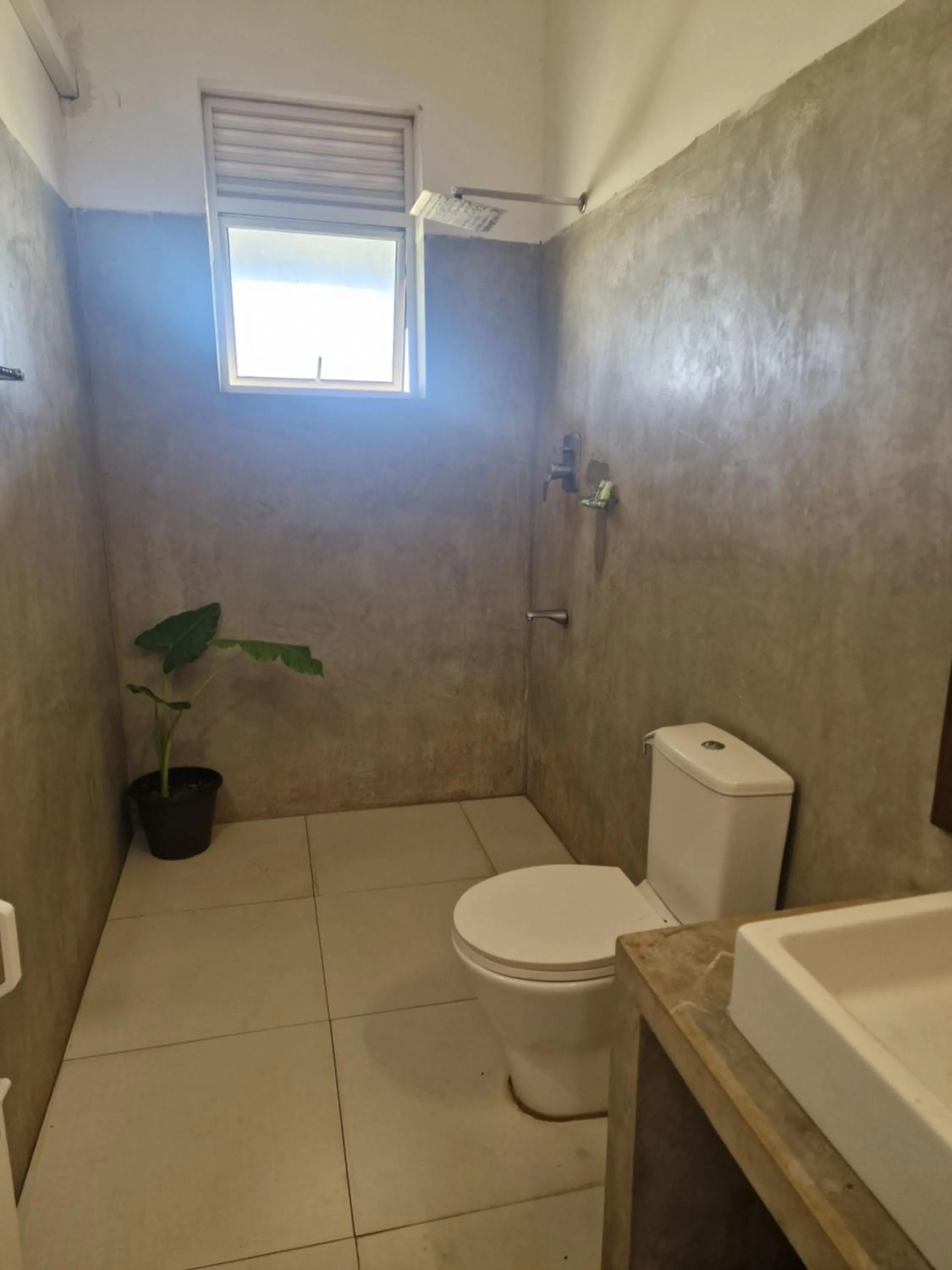 Shower in Birdwing Sigiriya