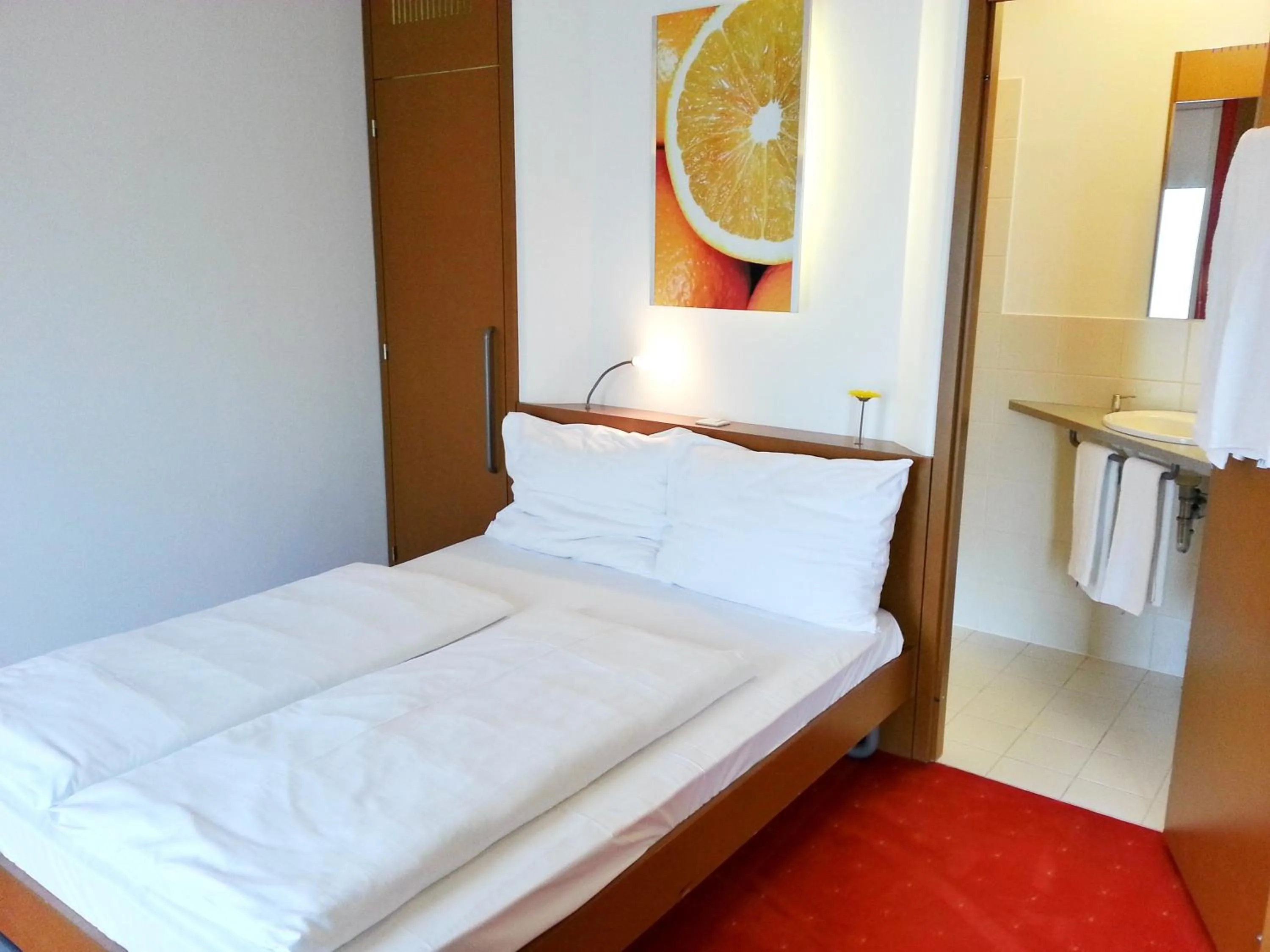 Standard Double/Twin Room in Orange Wings Wiener Neustadt