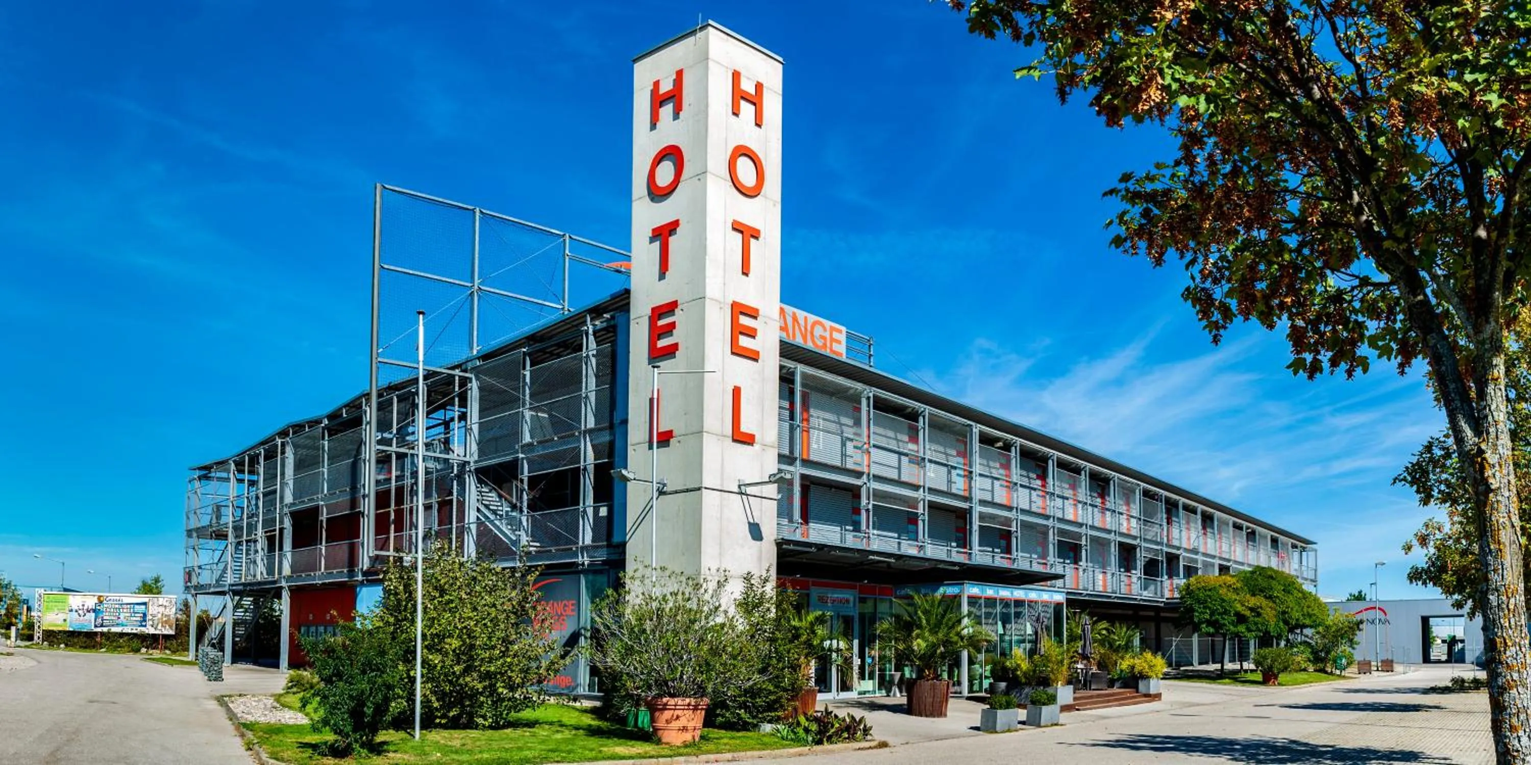 Property building in Orange Wings Wiener Neustadt