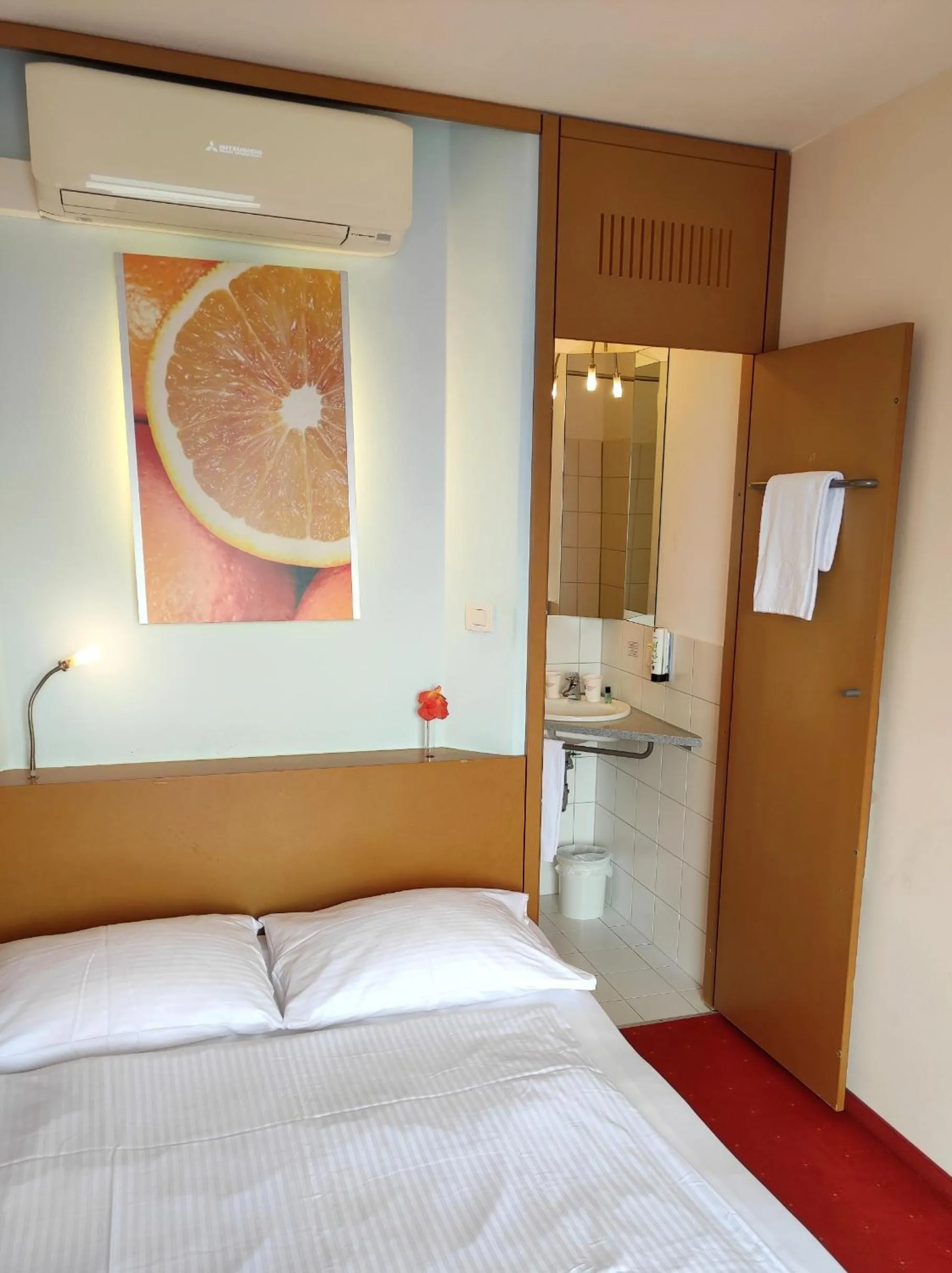 Decorative detail, Bed in Orange Wings Wiener Neustadt