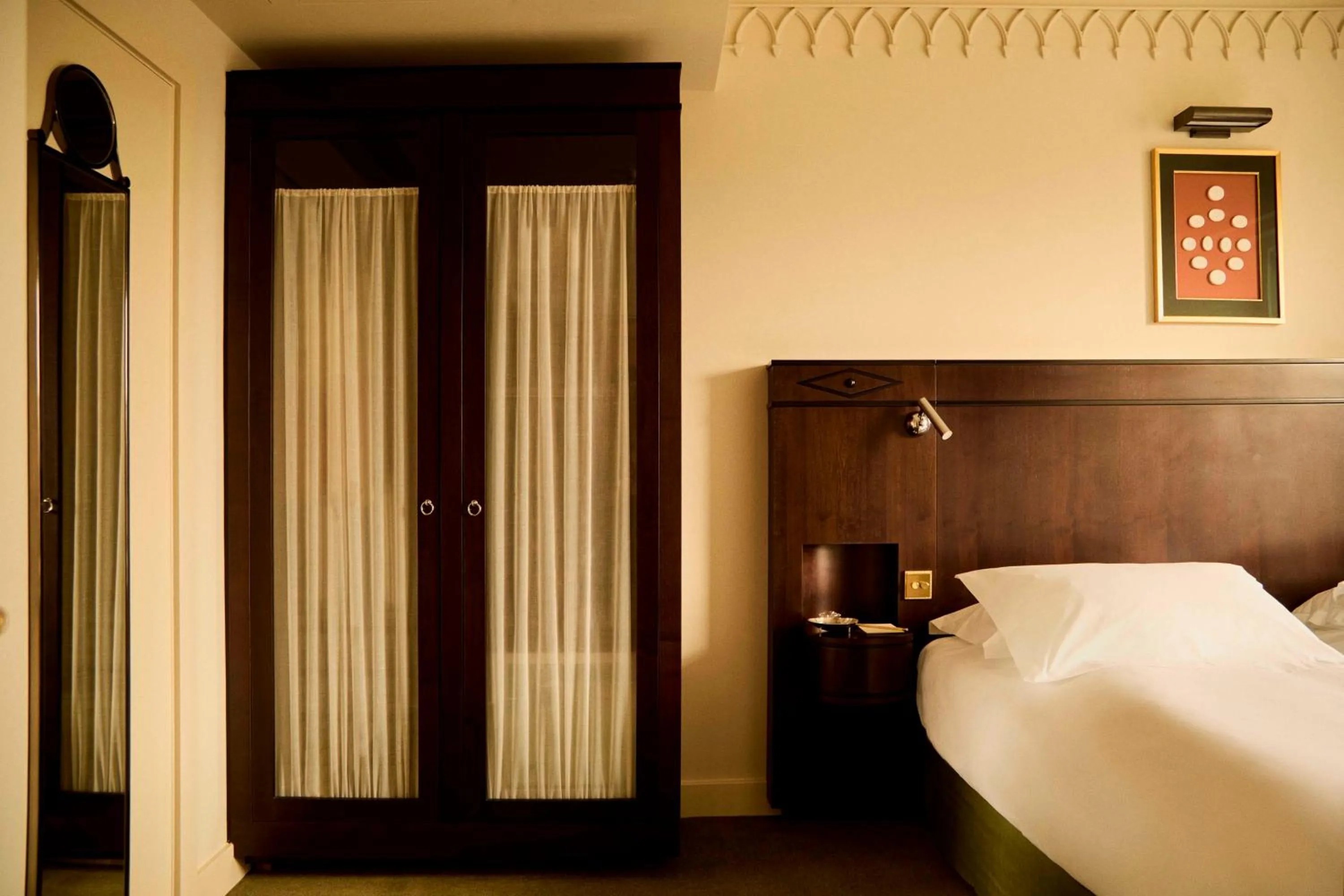 Bedroom, Bed in Grand Hotel Bellevue London