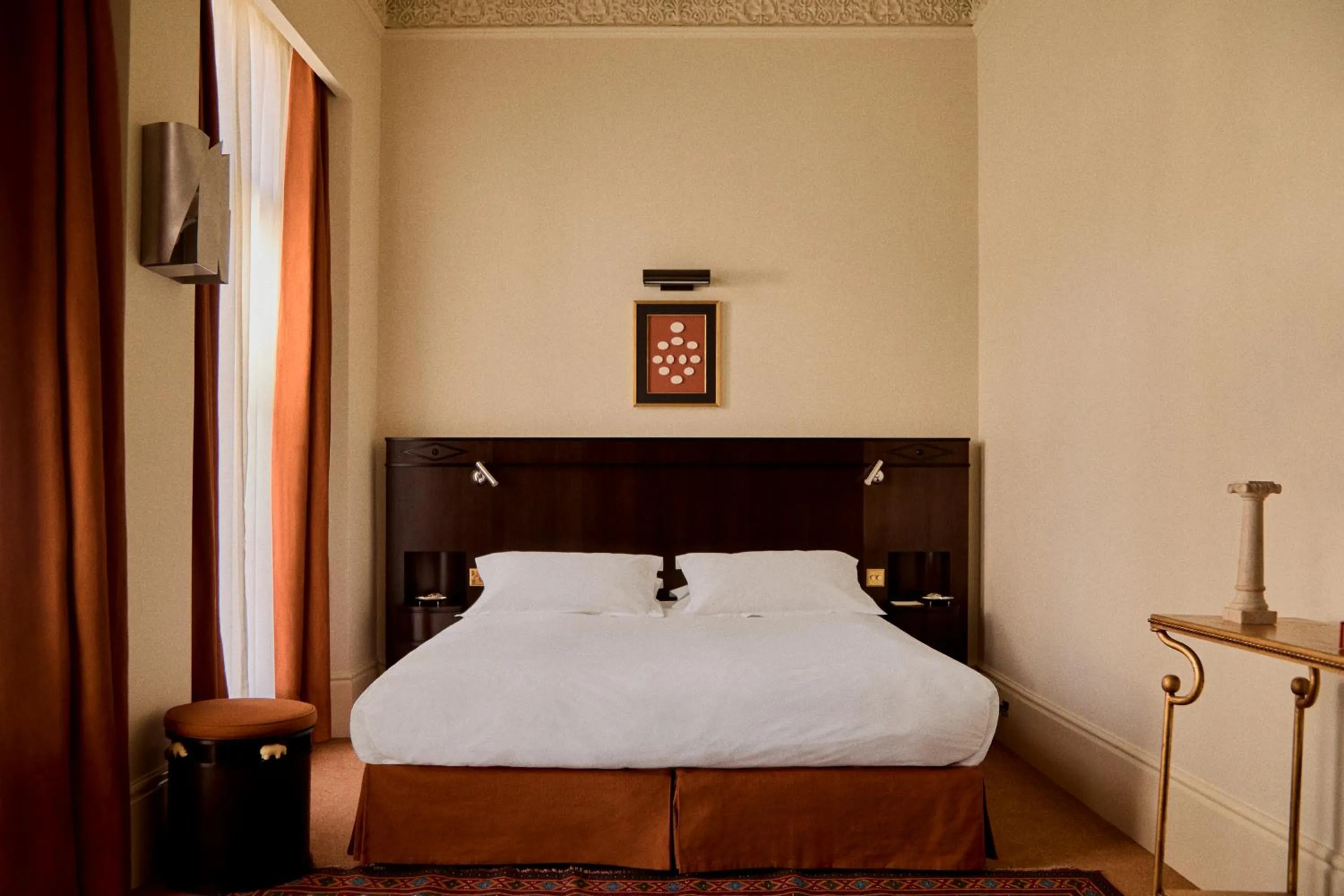 Bed in Grand Hotel Bellevue London