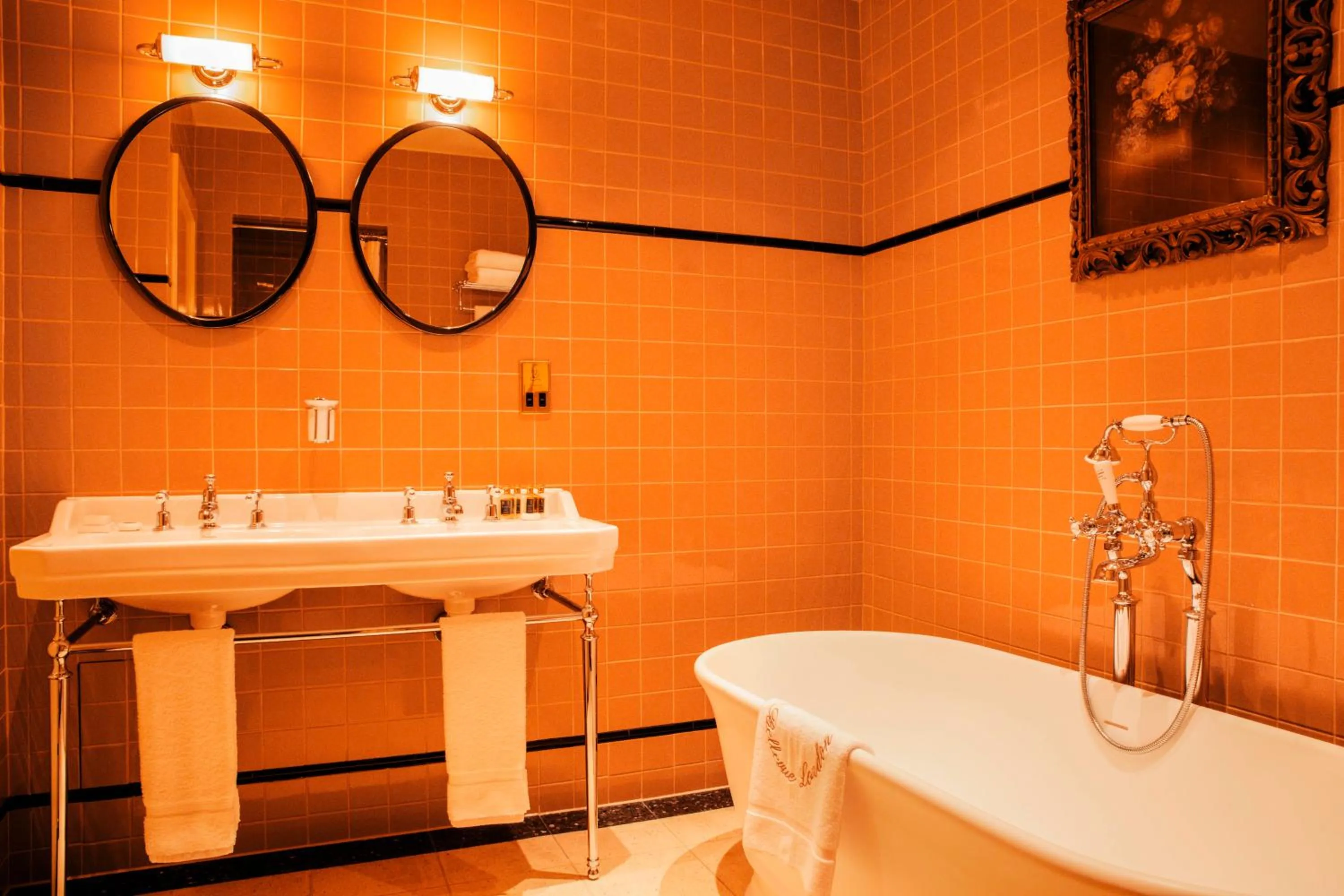 Bathroom in Grand Hotel Bellevue London