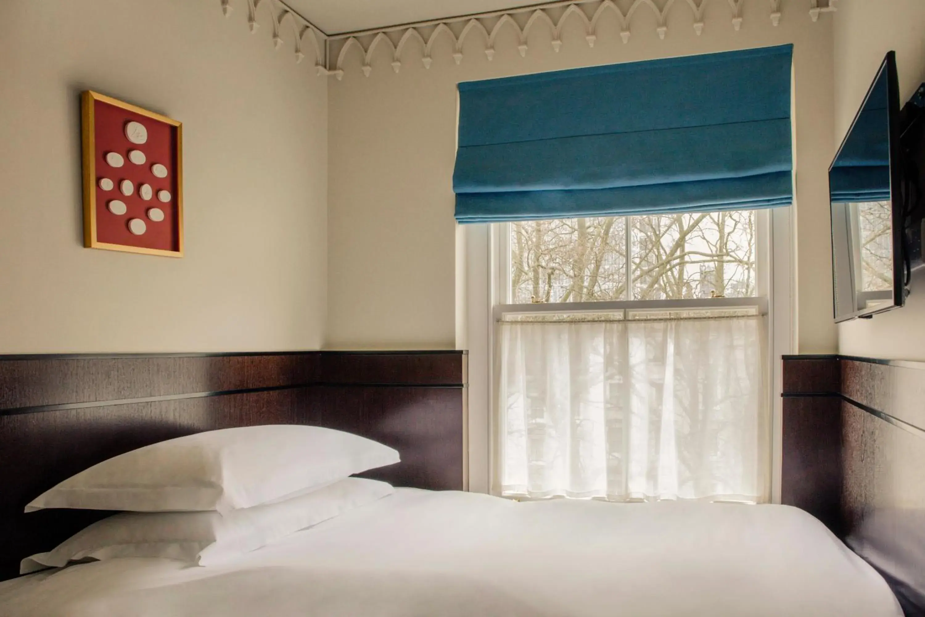 Single Room in Grand Hotel Bellevue London Single Room in Grand Hotel Bellevue London