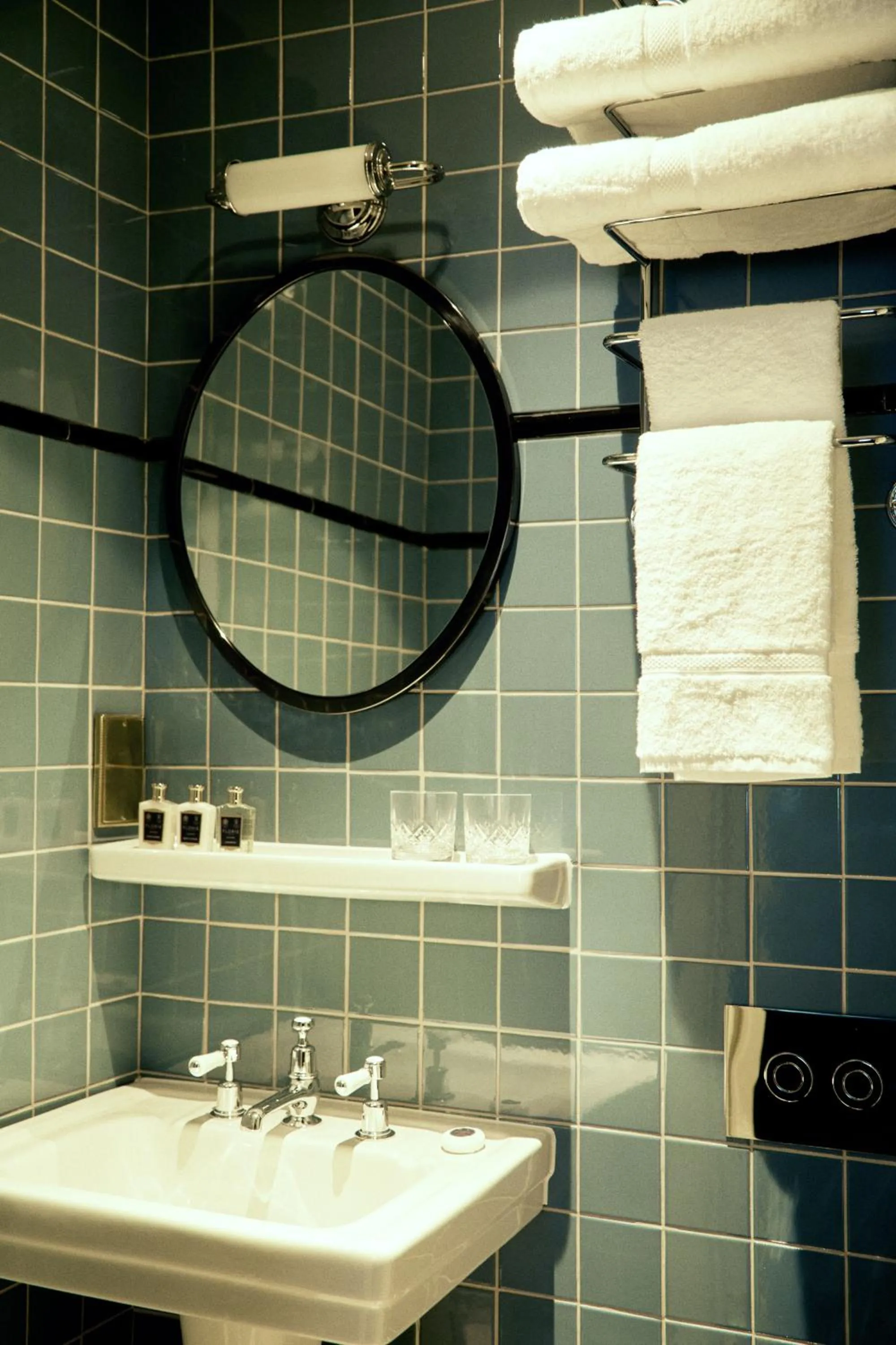 Bathroom in Grand Hotel Bellevue London