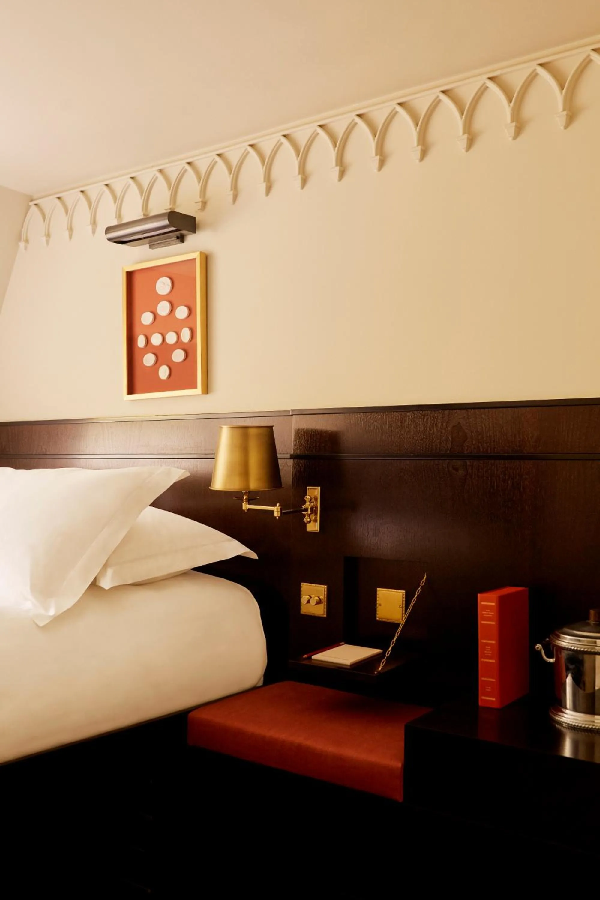 Photo of the whole room, Bed in Grand Hotel Bellevue London