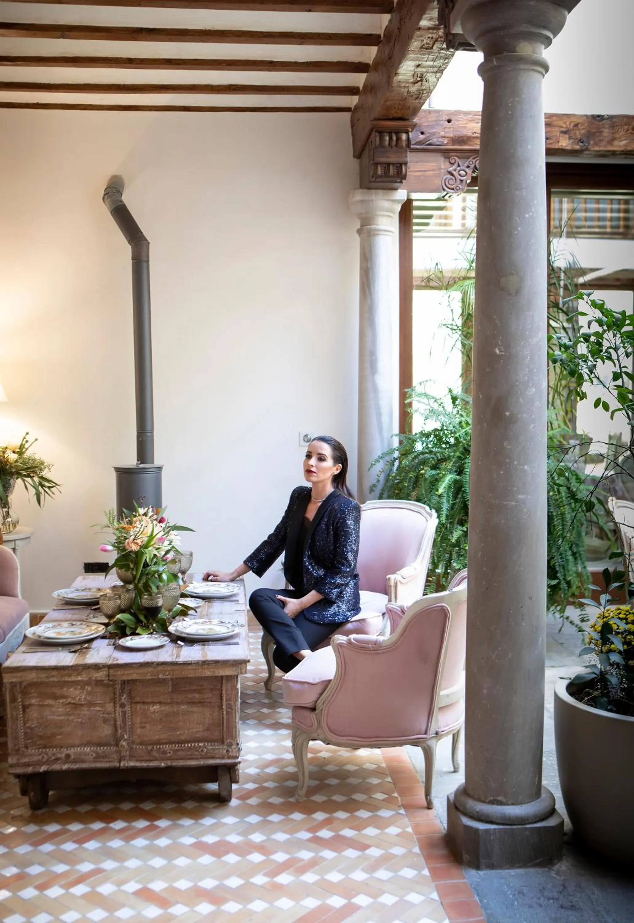 People in La Corrala del Realejo