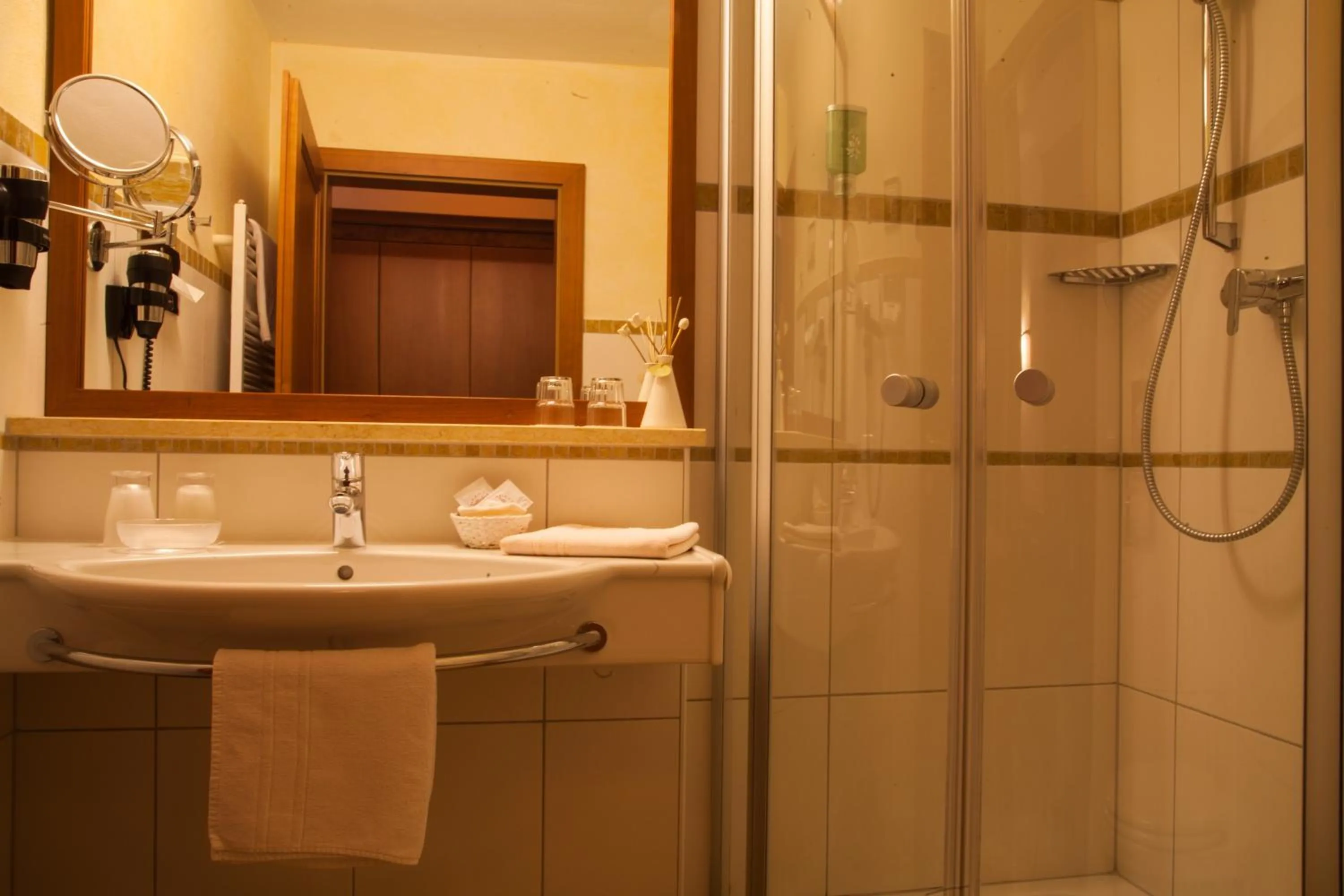 Photo of the whole room in Garten - Hotel Sallerhof