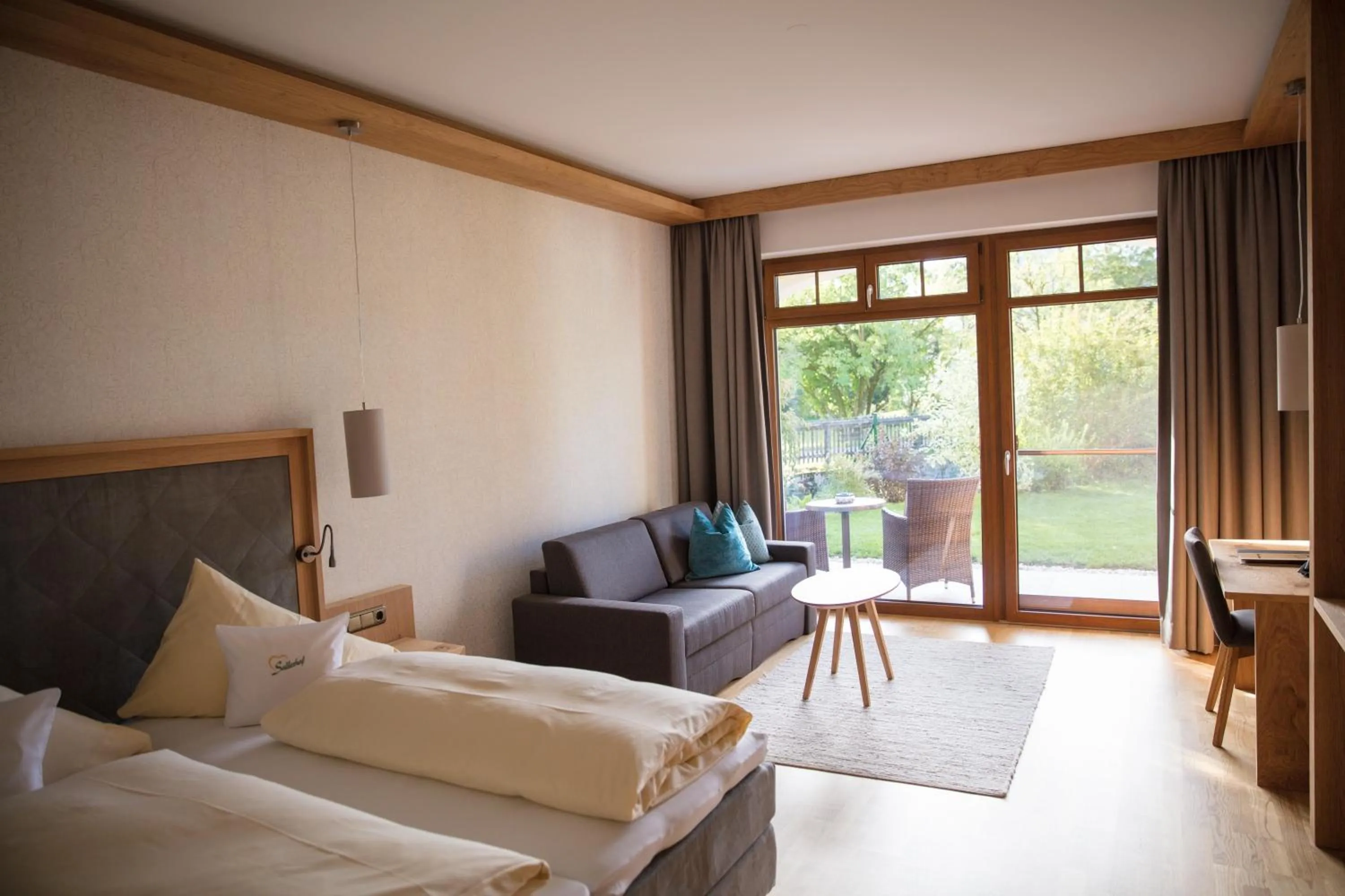 Photo of the whole room, Bed in Garten - Hotel Sallerhof