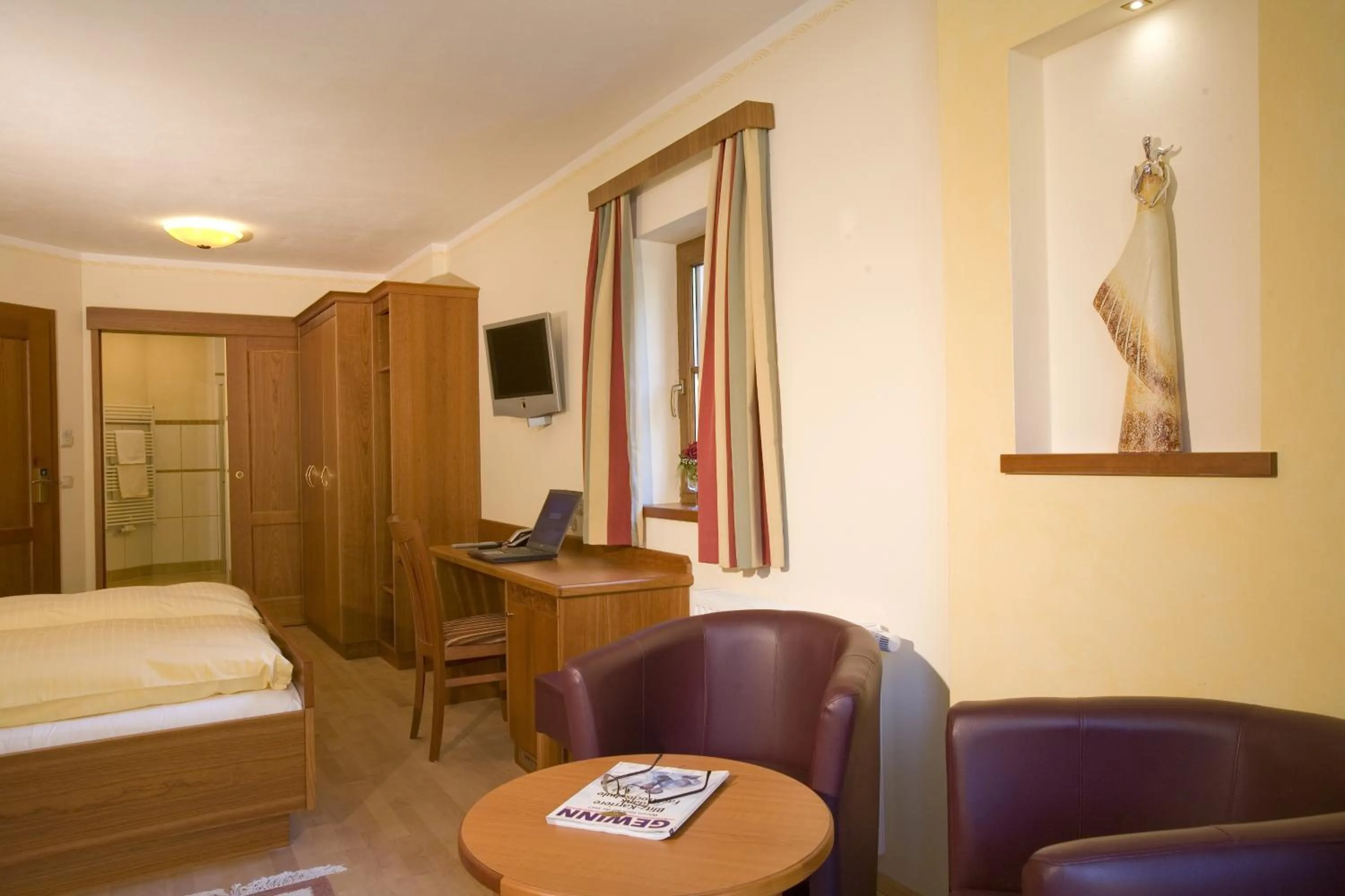 Photo of the whole room, Bed in Garten - Hotel Sallerhof