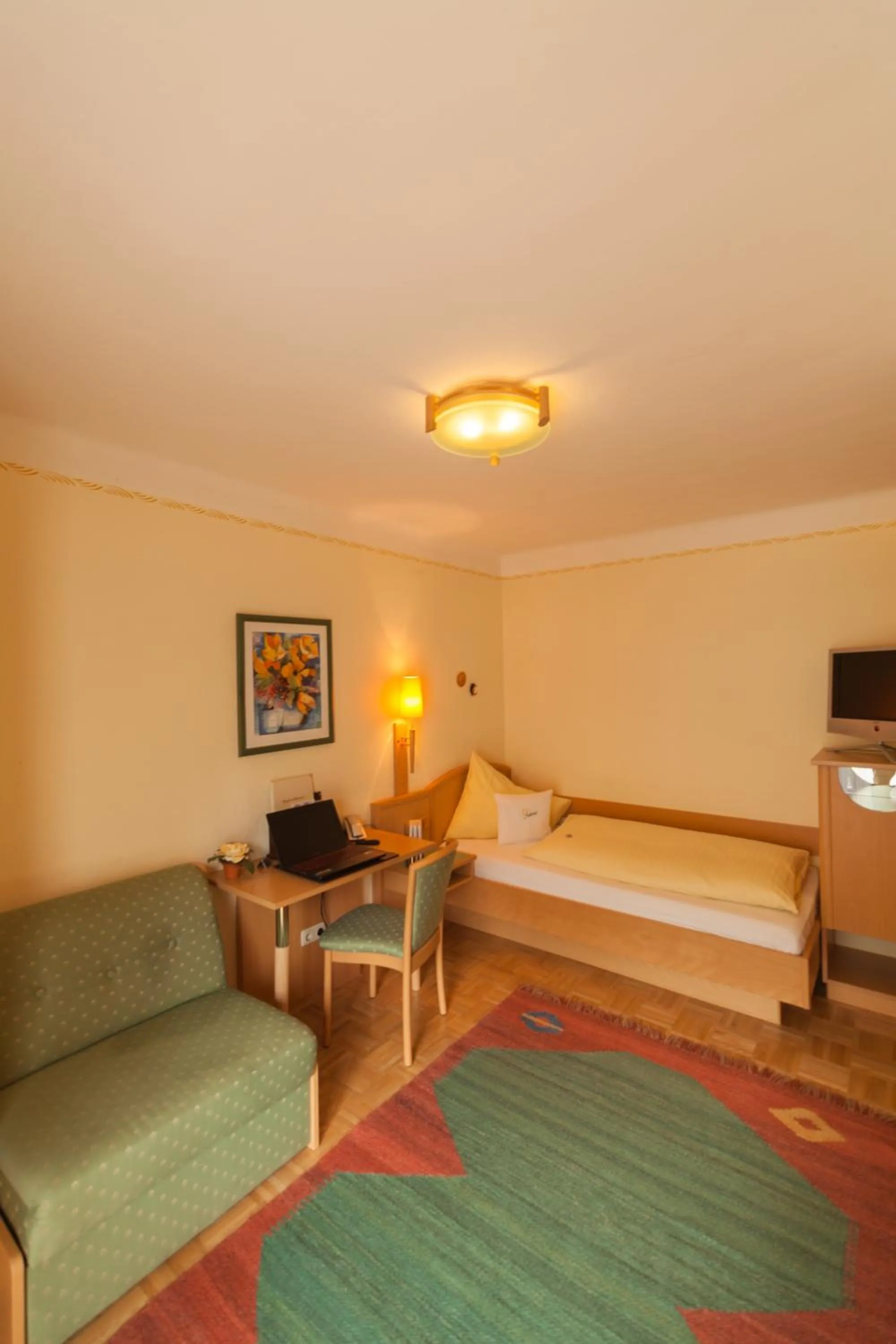 Photo of the whole room, Bed in Garten - Hotel Sallerhof