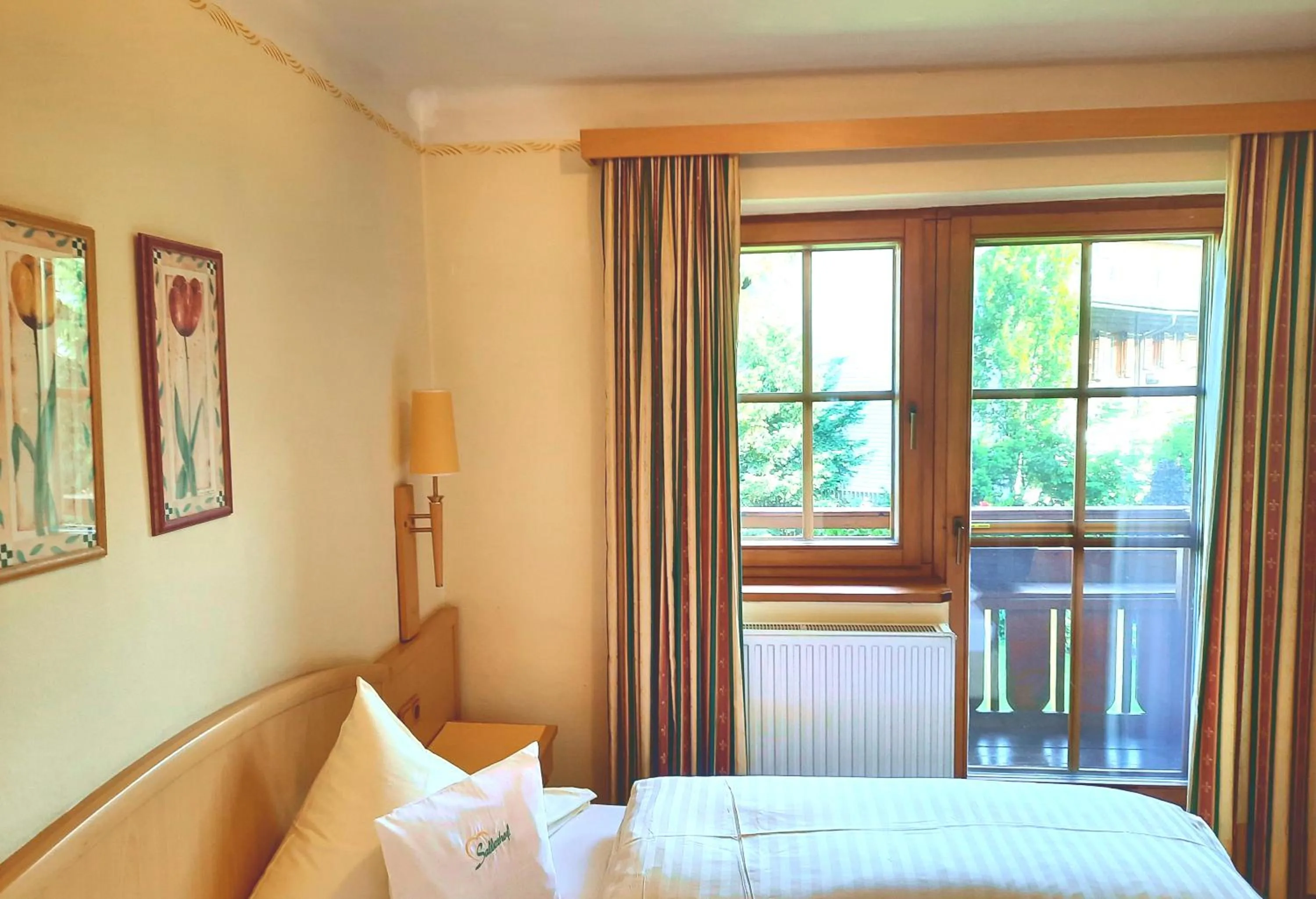 Photo of the whole room, Bed in Garten - Hotel Sallerhof