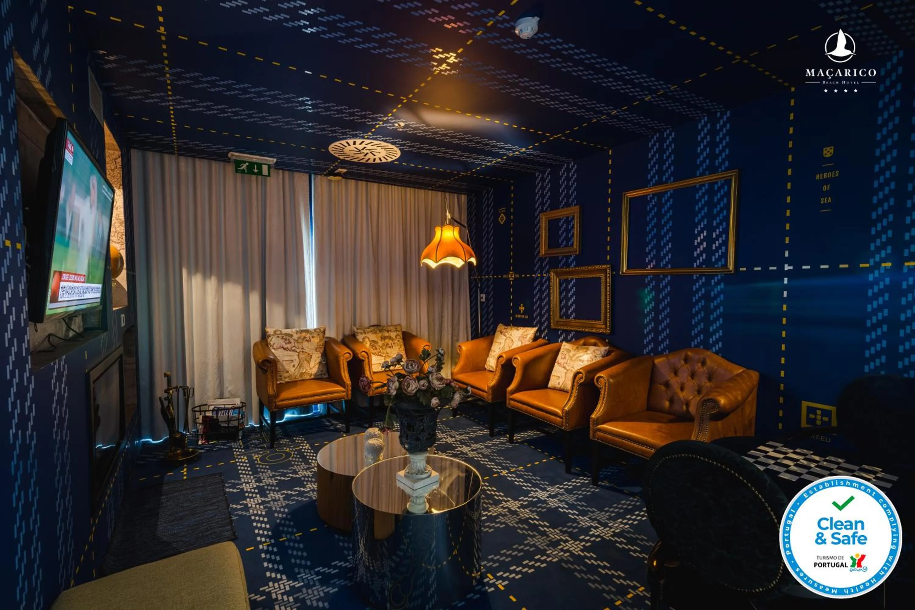 Communal lounge/ TV room in Macarico Beach Hotel