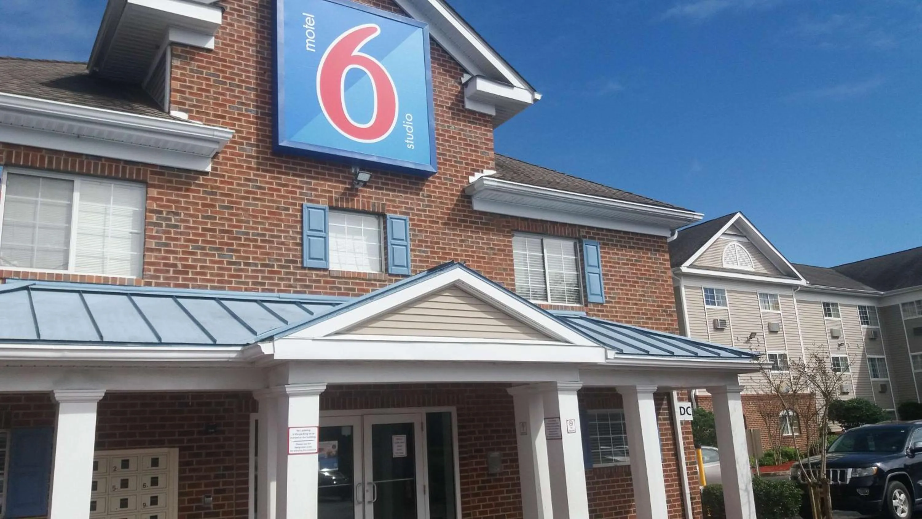 Property building in Motel 6 Myrtle Beach