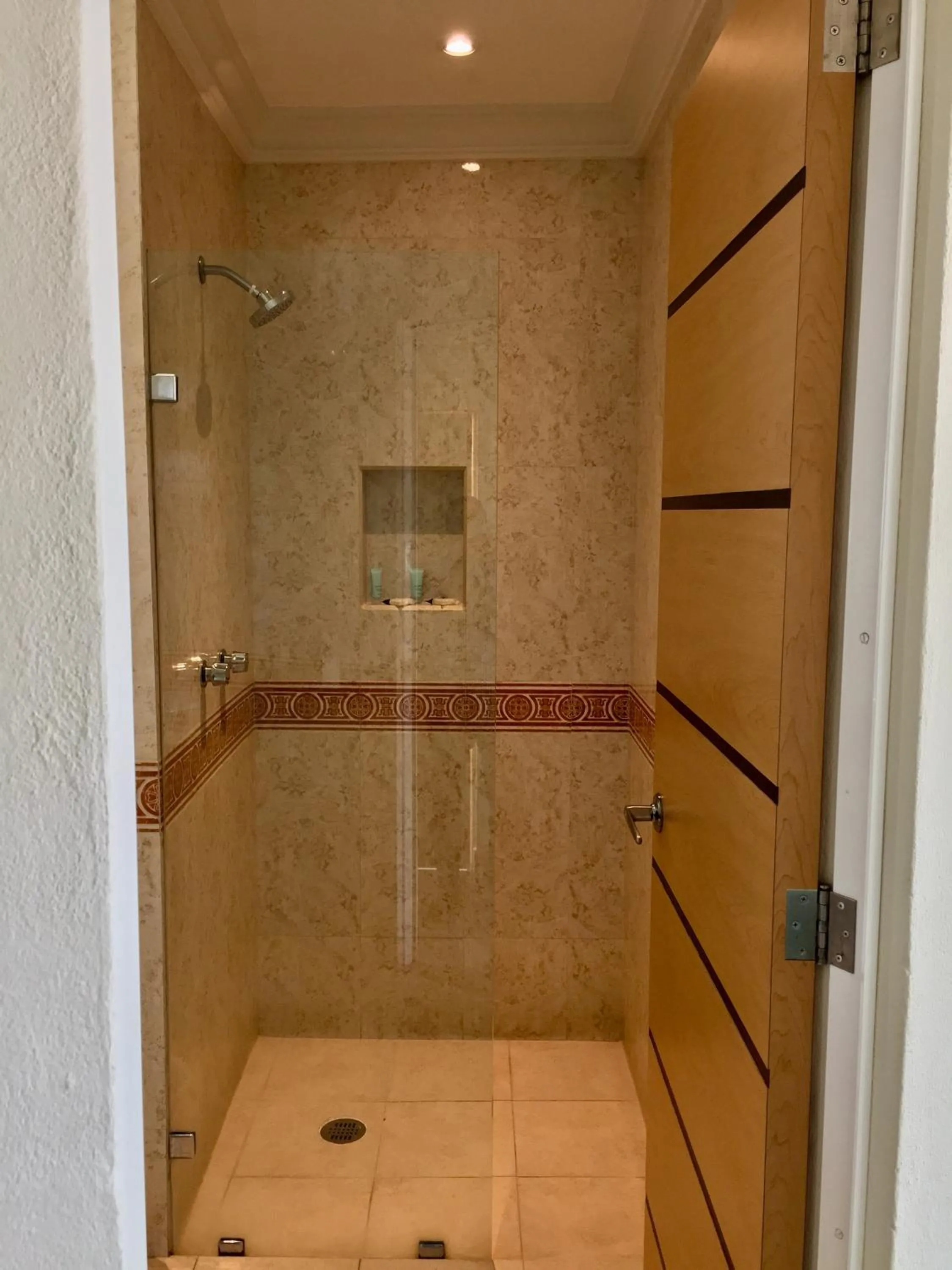 Shower in Hotel Nilo