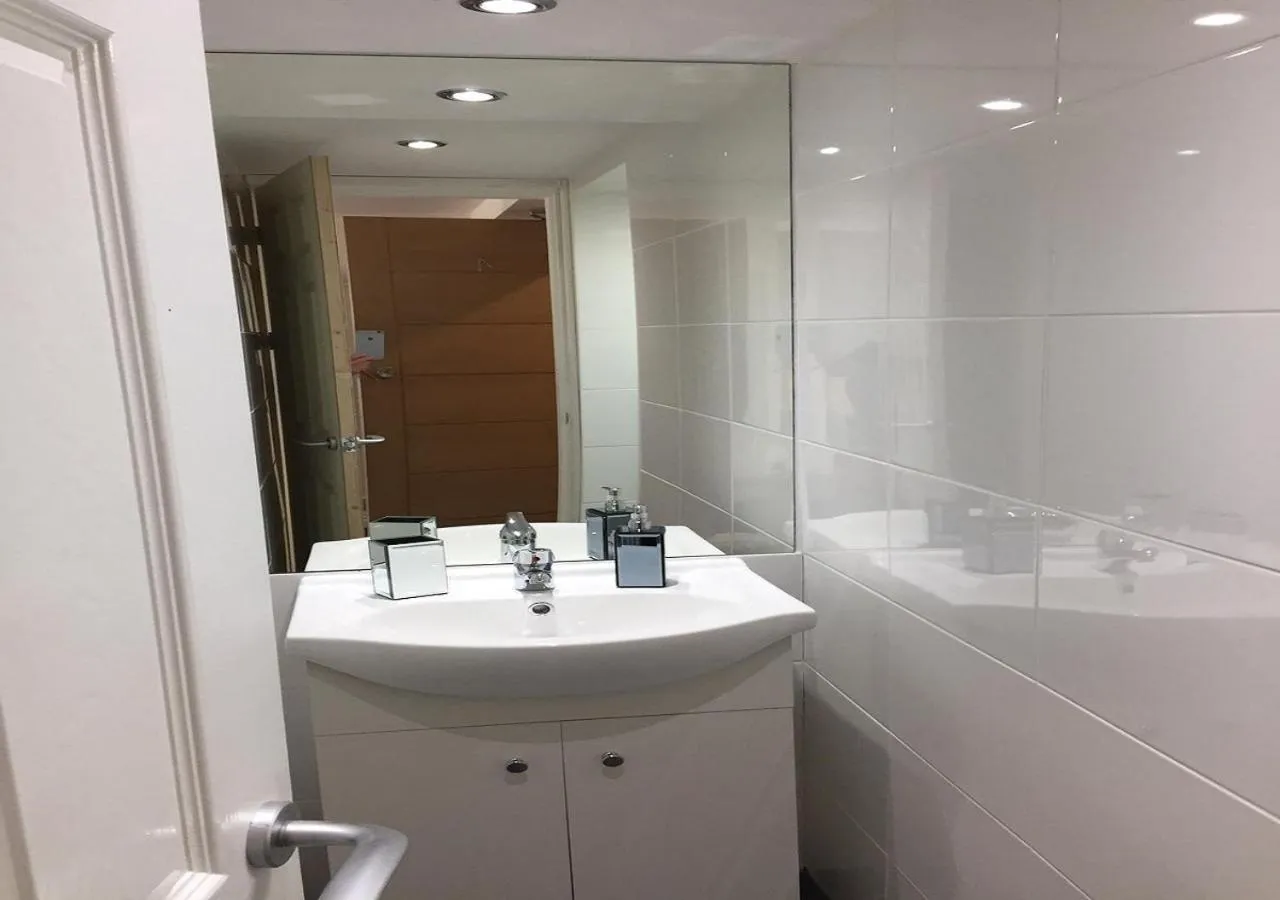 Bathroom in The Beaucliffe Hotel